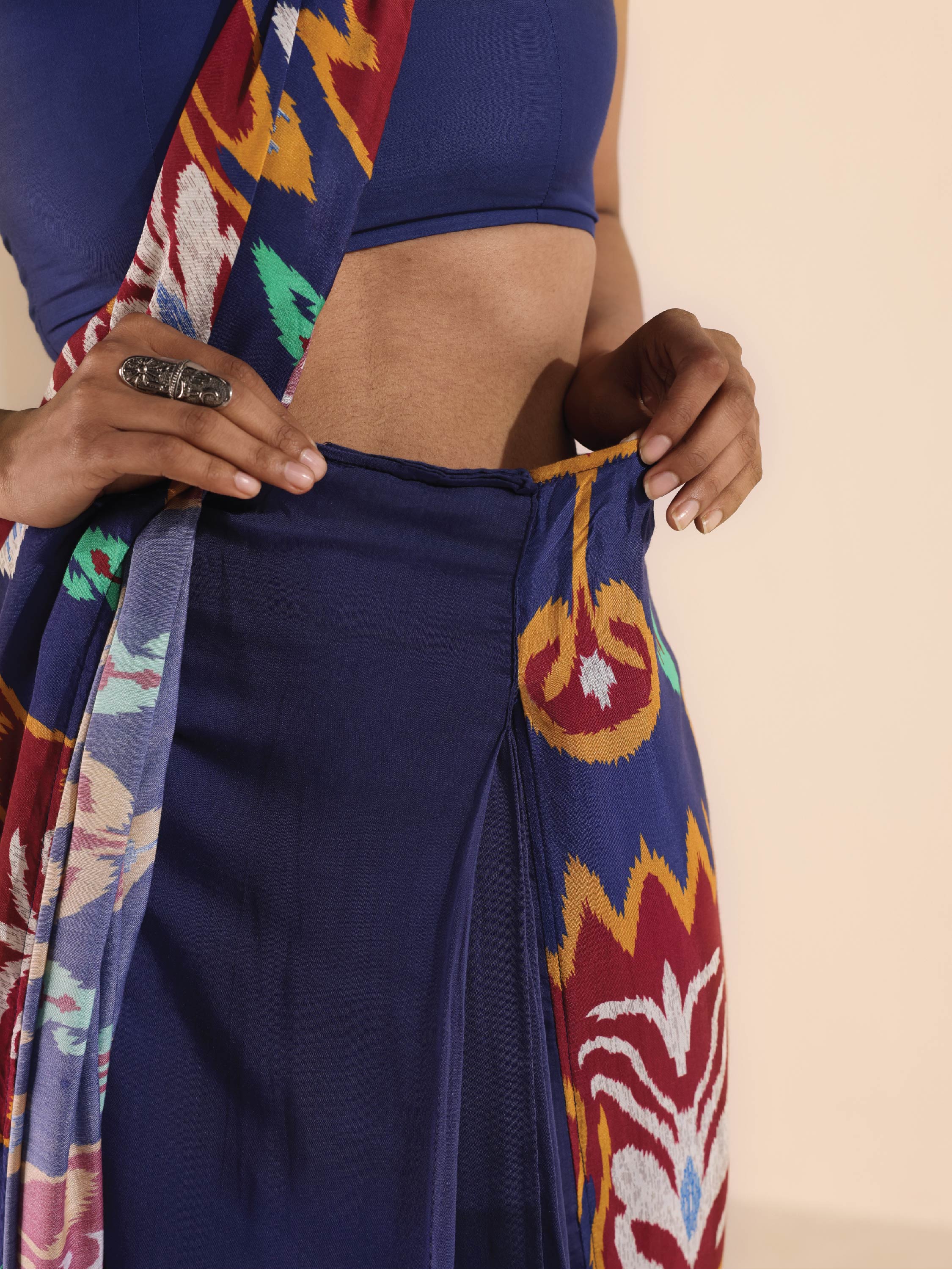 trueBrowns Purple Muslin Ikat Saree