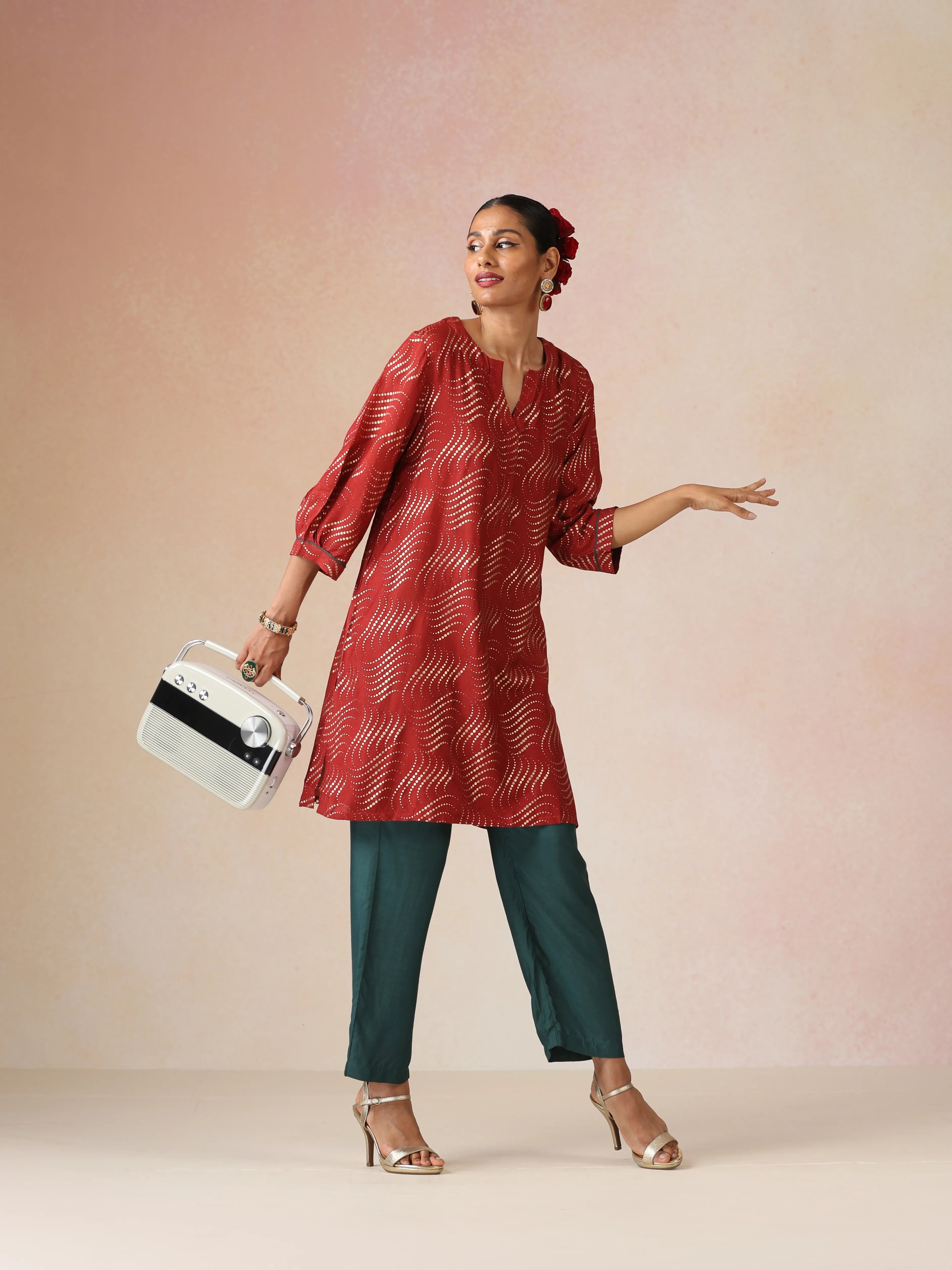 trueBrowns Red Rose-Gold Foil Print Muslin Silk Kurta Co-ord Set