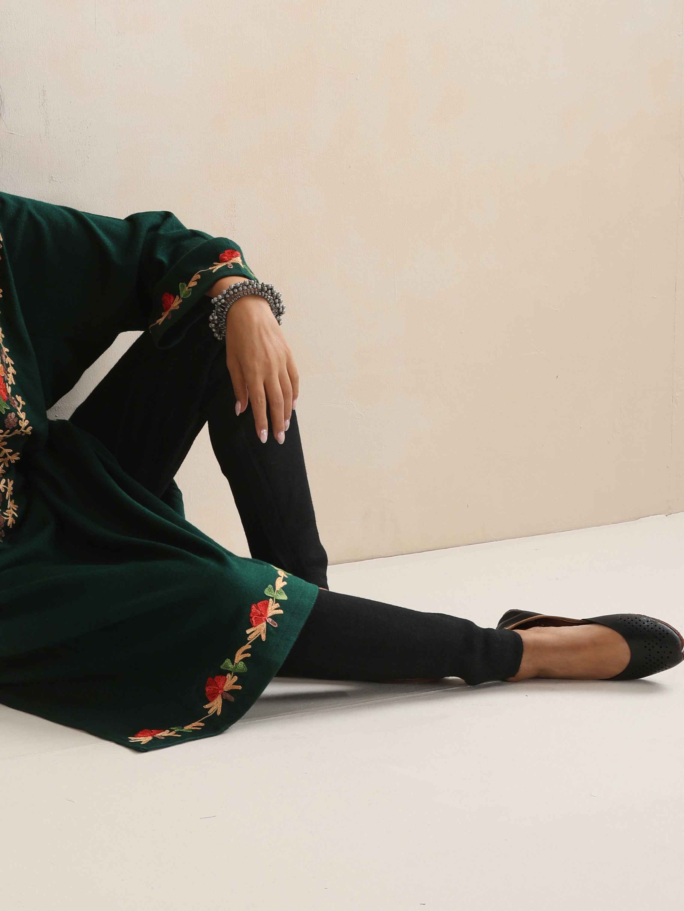 trueBrowns Green Kashmiri Floral Embroidered Woollen Phiran Kurta