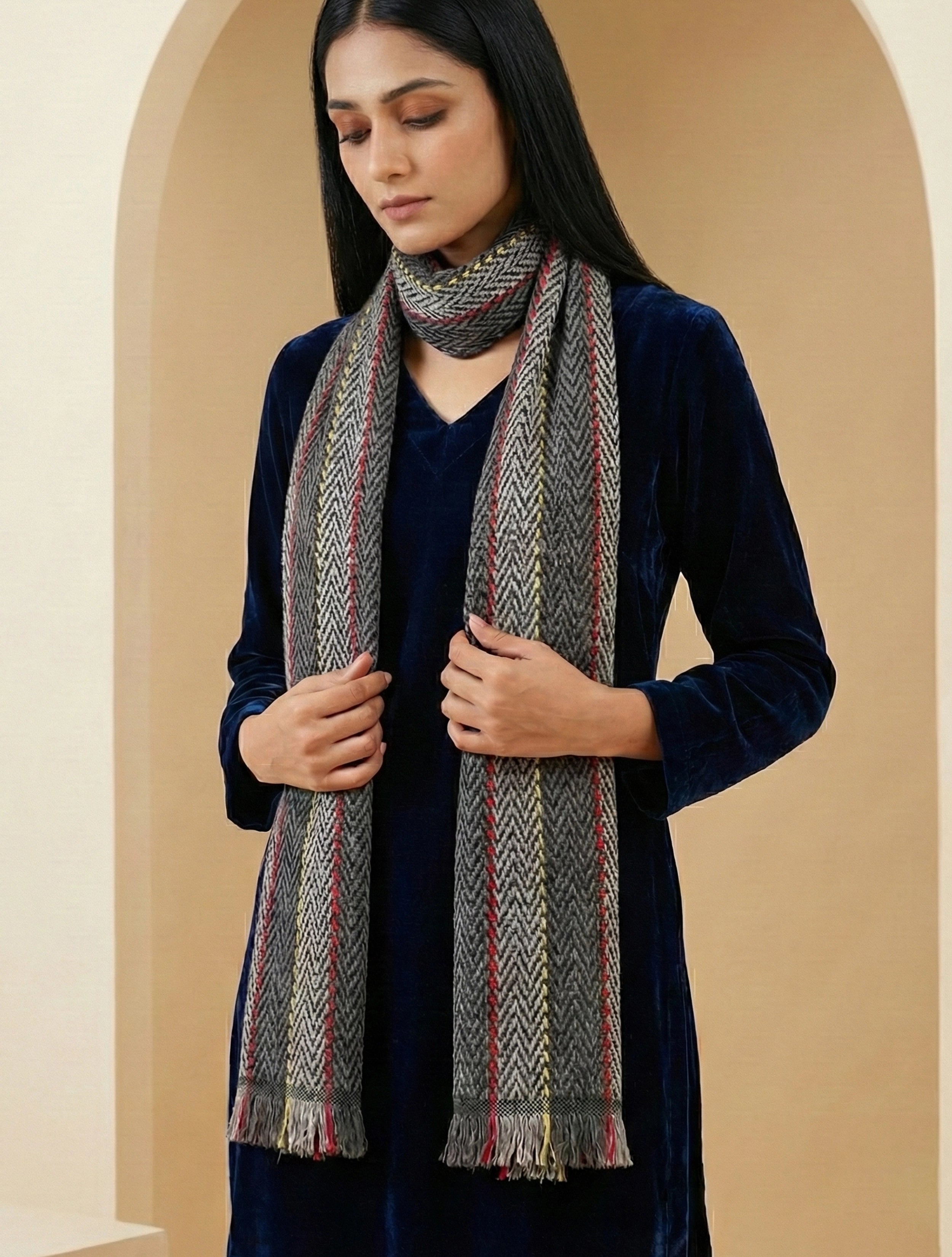 trueBrowns Black Grey Woollen Stole