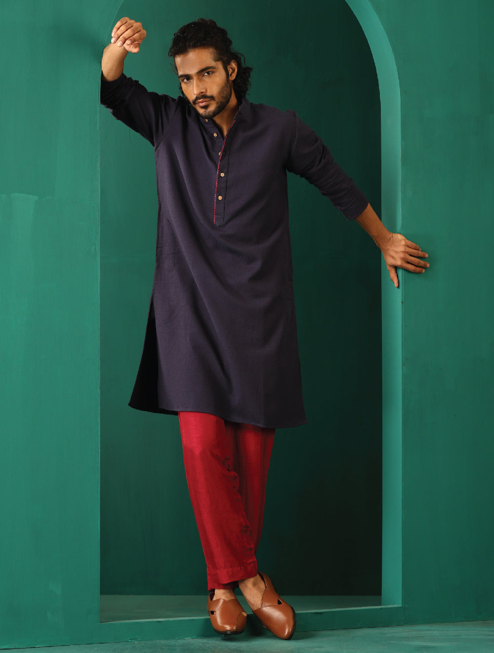 trueBrowns Men Navy Dobby Textured Kurta