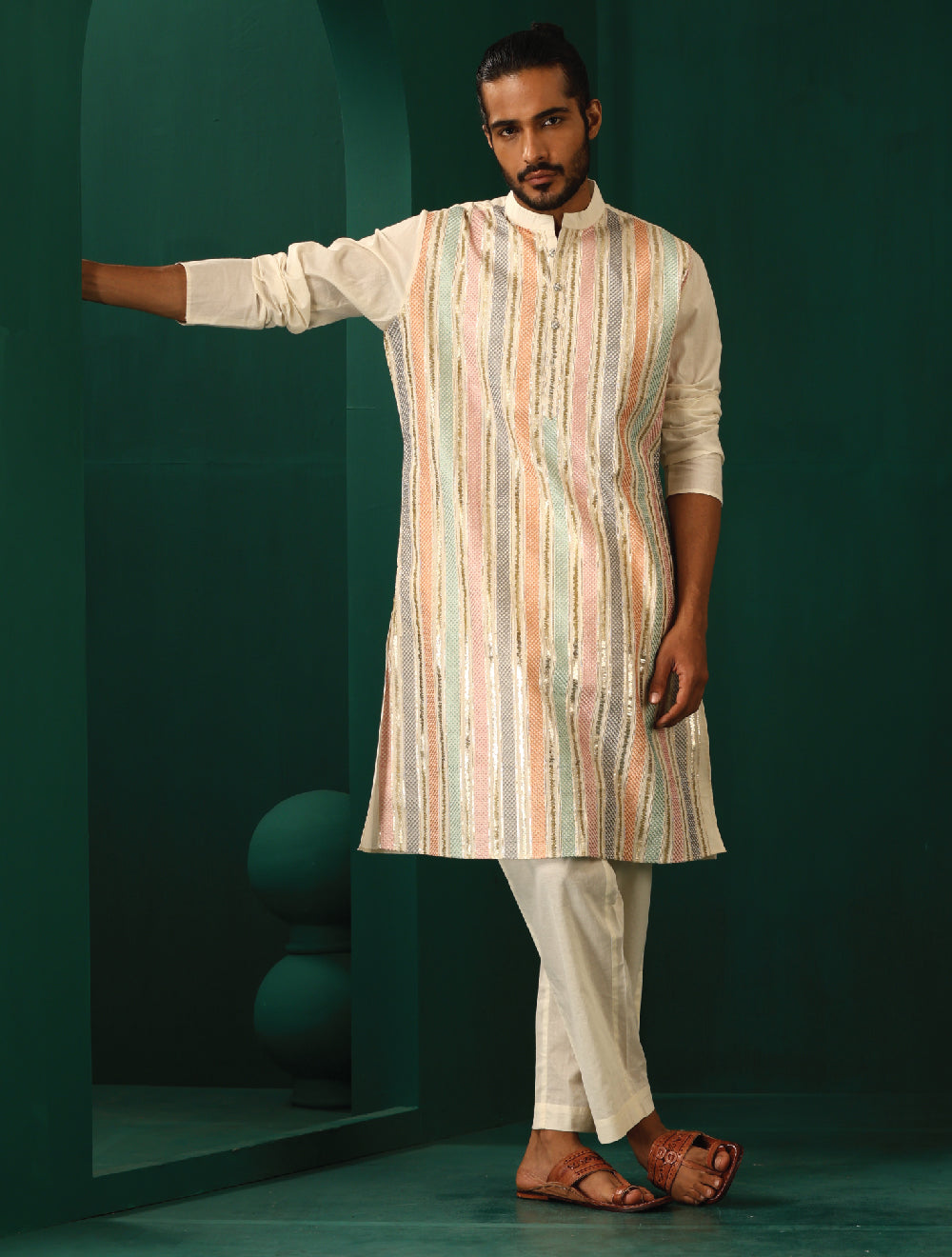 trueBrowns Men Ivory Embroidered Striped Kurta