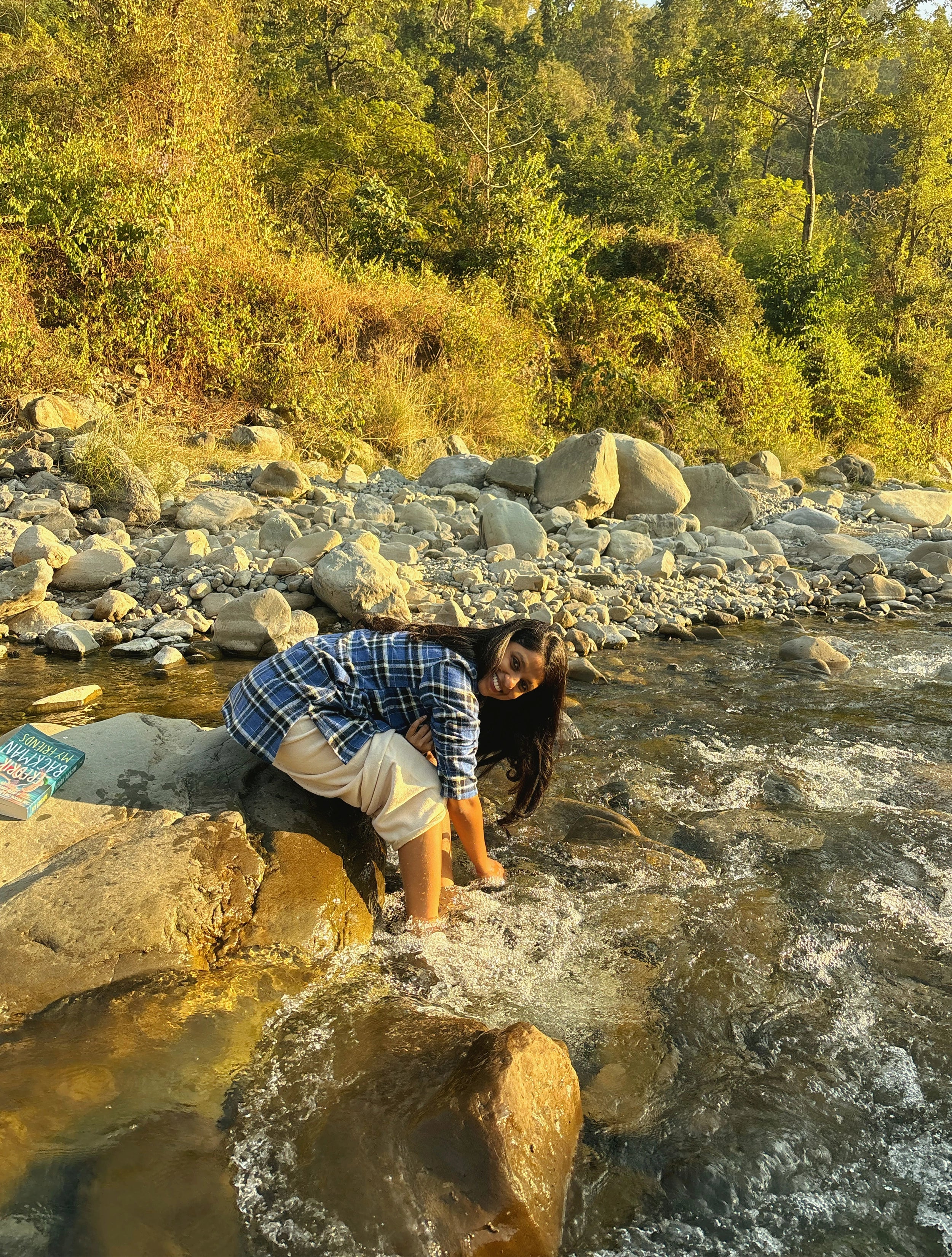 trueBrowns Blue Check Round V-Neck Woollen Top