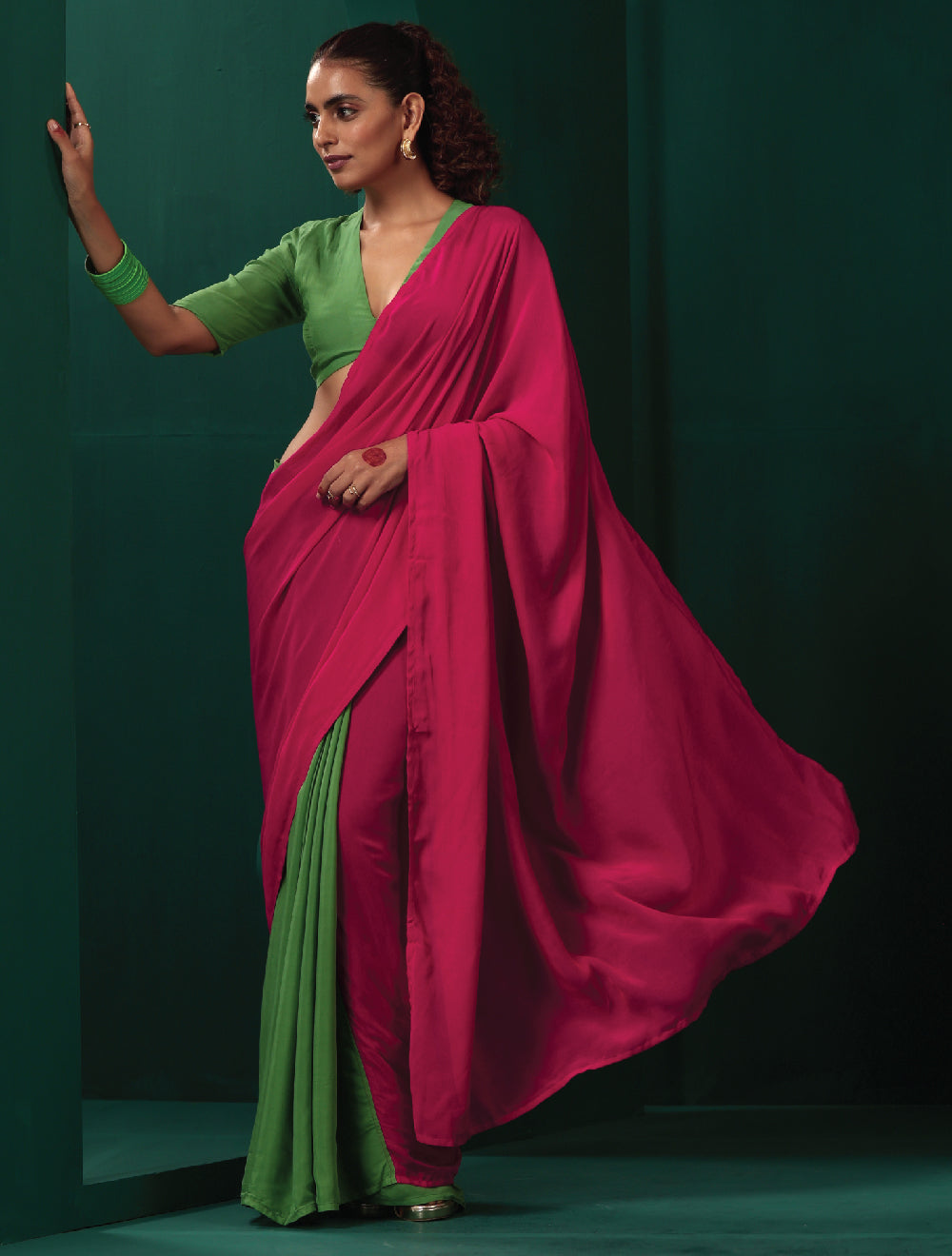 trueBrowns Green Pink Muslin Silk Saree