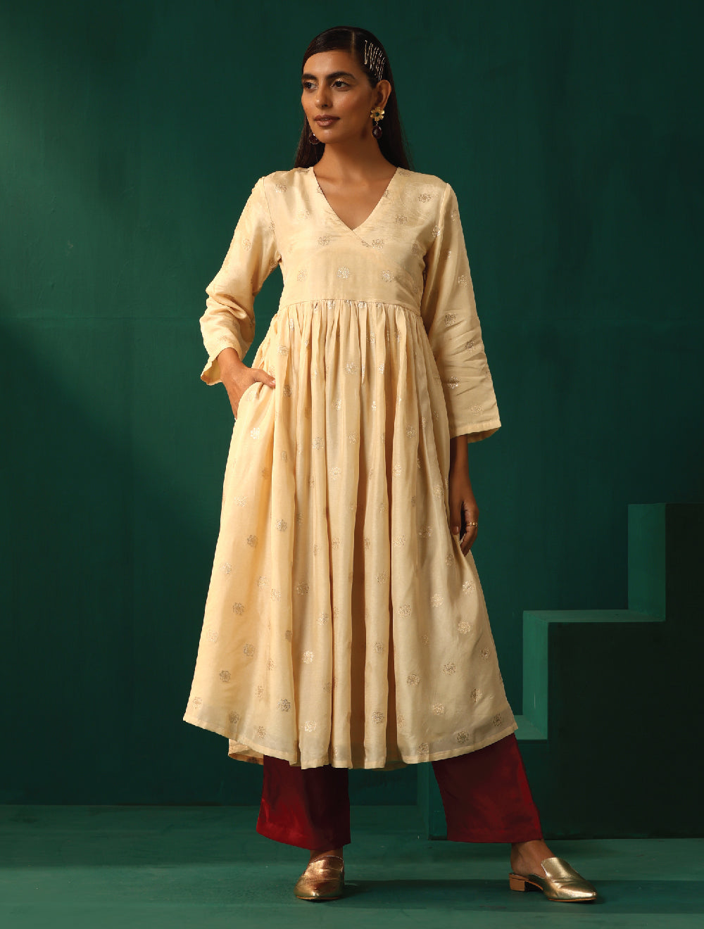 trueBrowns Ivory Geometric Floral Viscose Silk Anarkali Kurta Pant Set