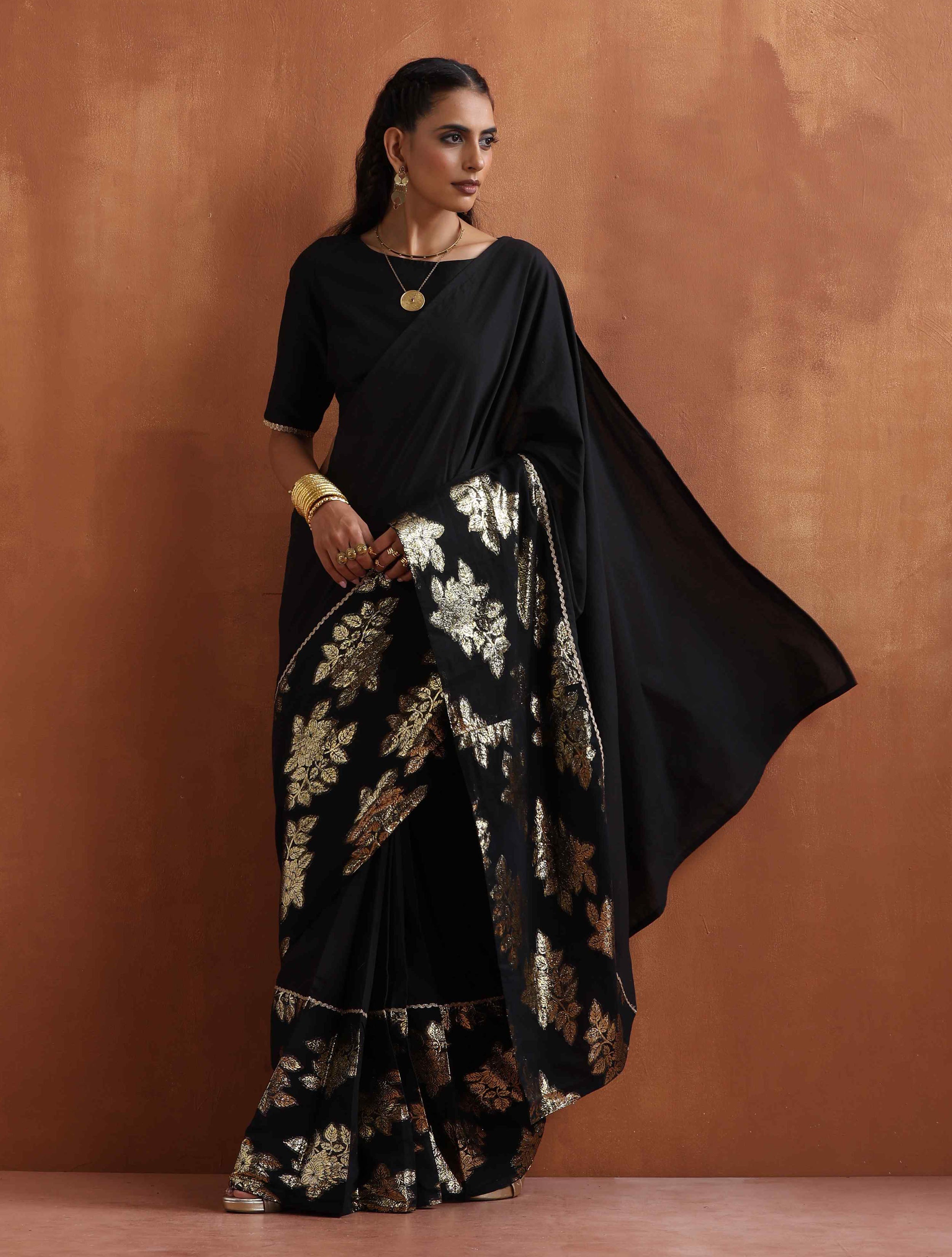 trueBrowns Black Metallic Saree