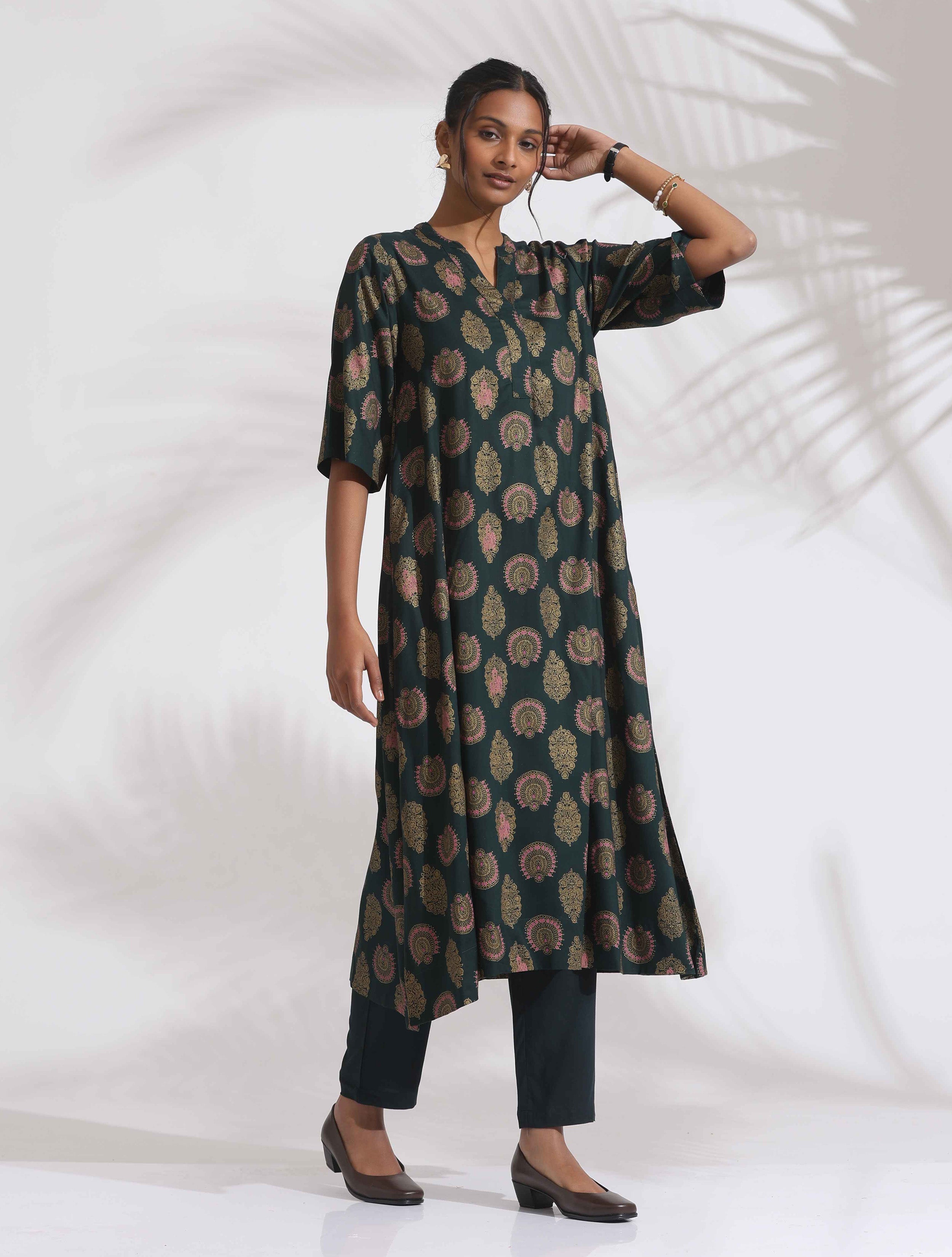 trueBrowns Green Foil Print Cotton Kurta Set
