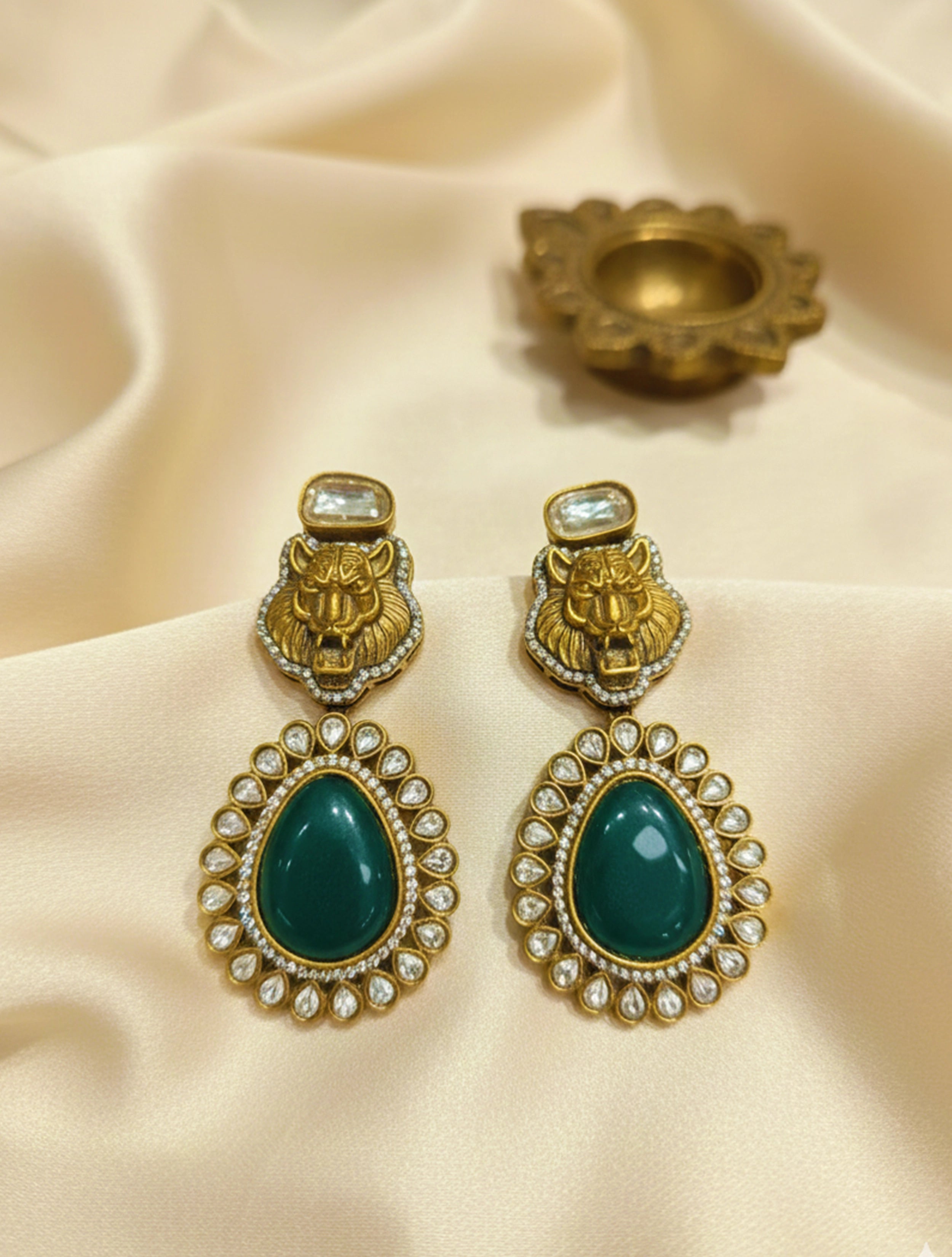 trueBrowns Green Detail Stone Earrings
