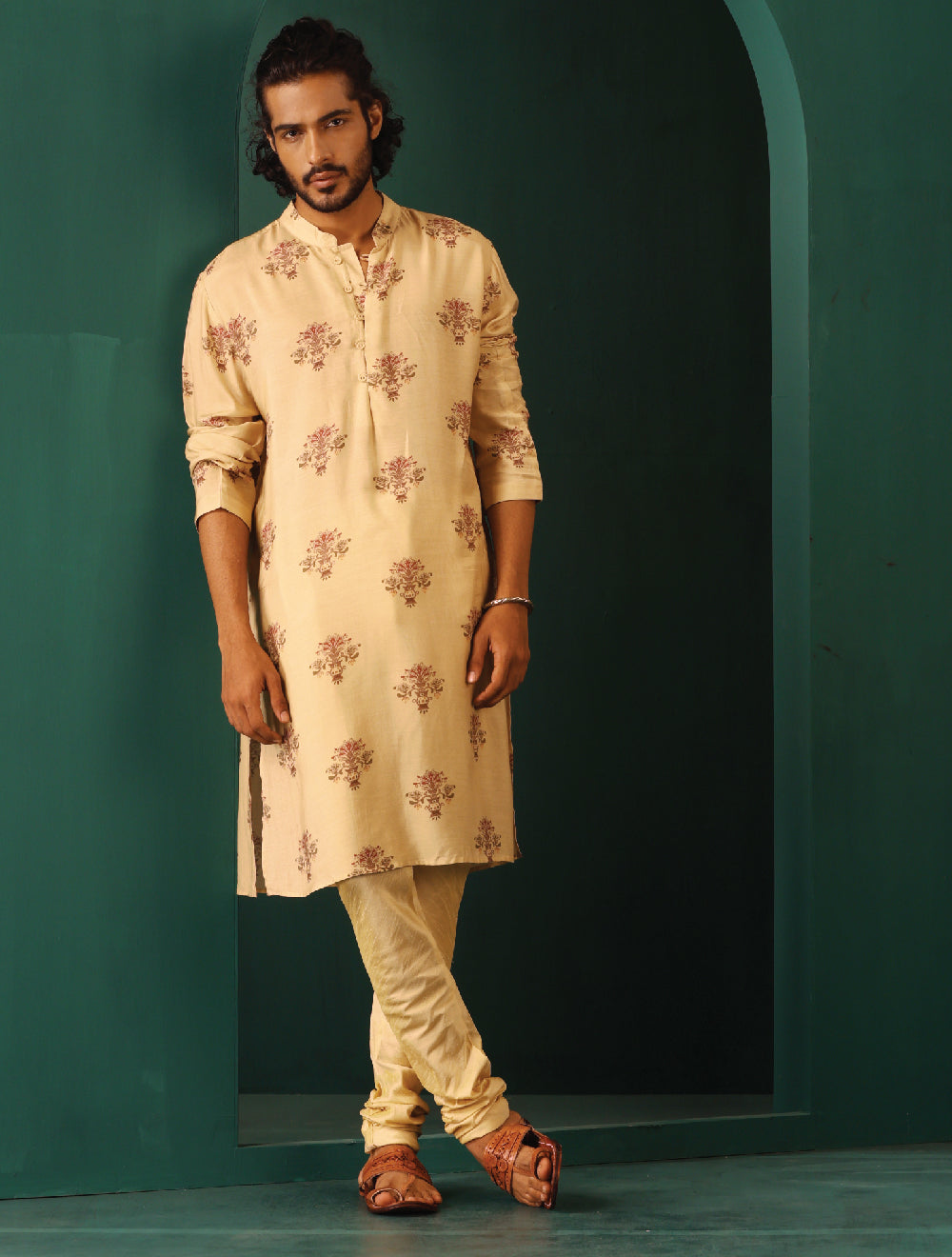 trueBrowns Men Beige Floral Bunch Muslin Silk Printed Long Kurta