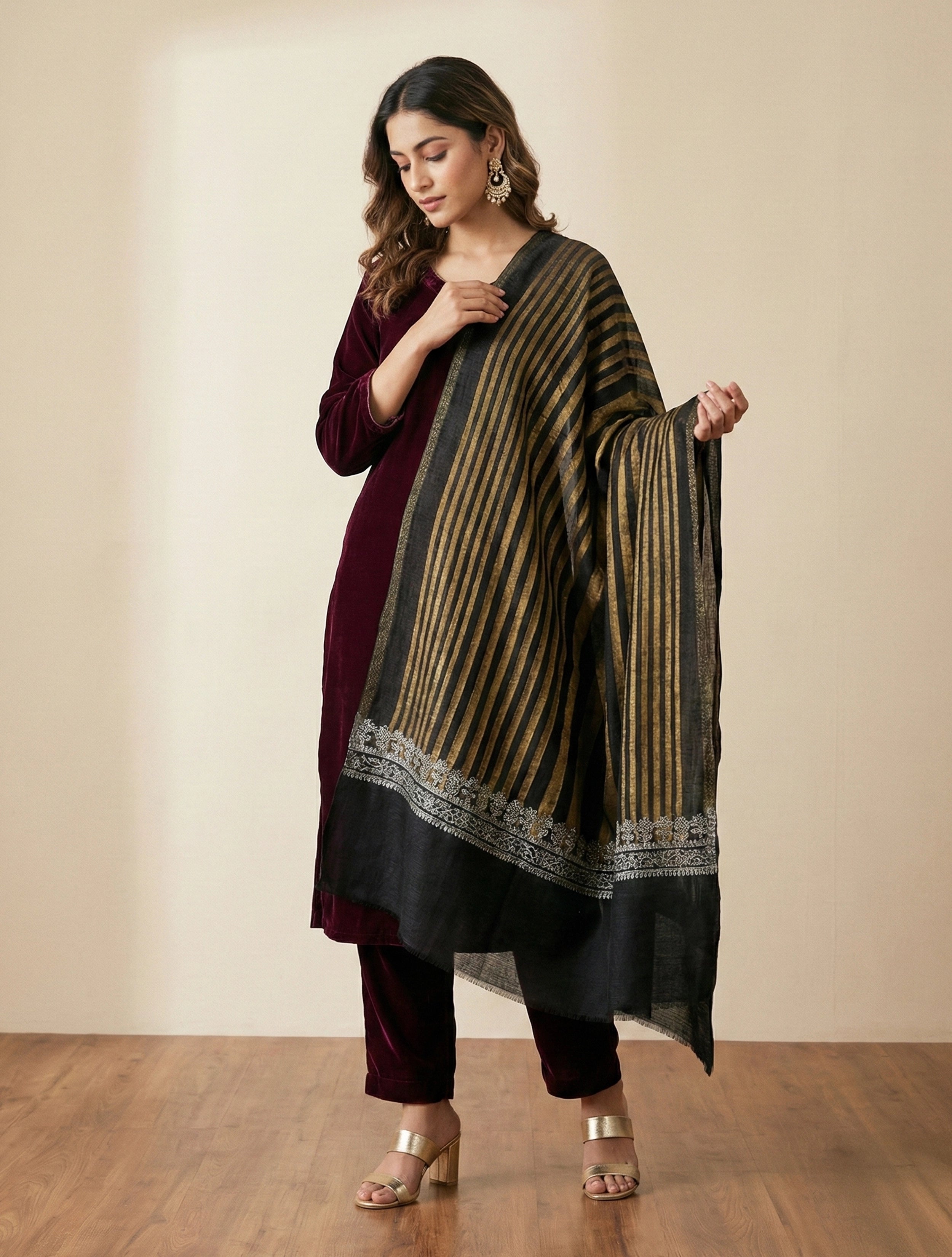 trueBrowns Golden Black Embroidered Stripe Stole