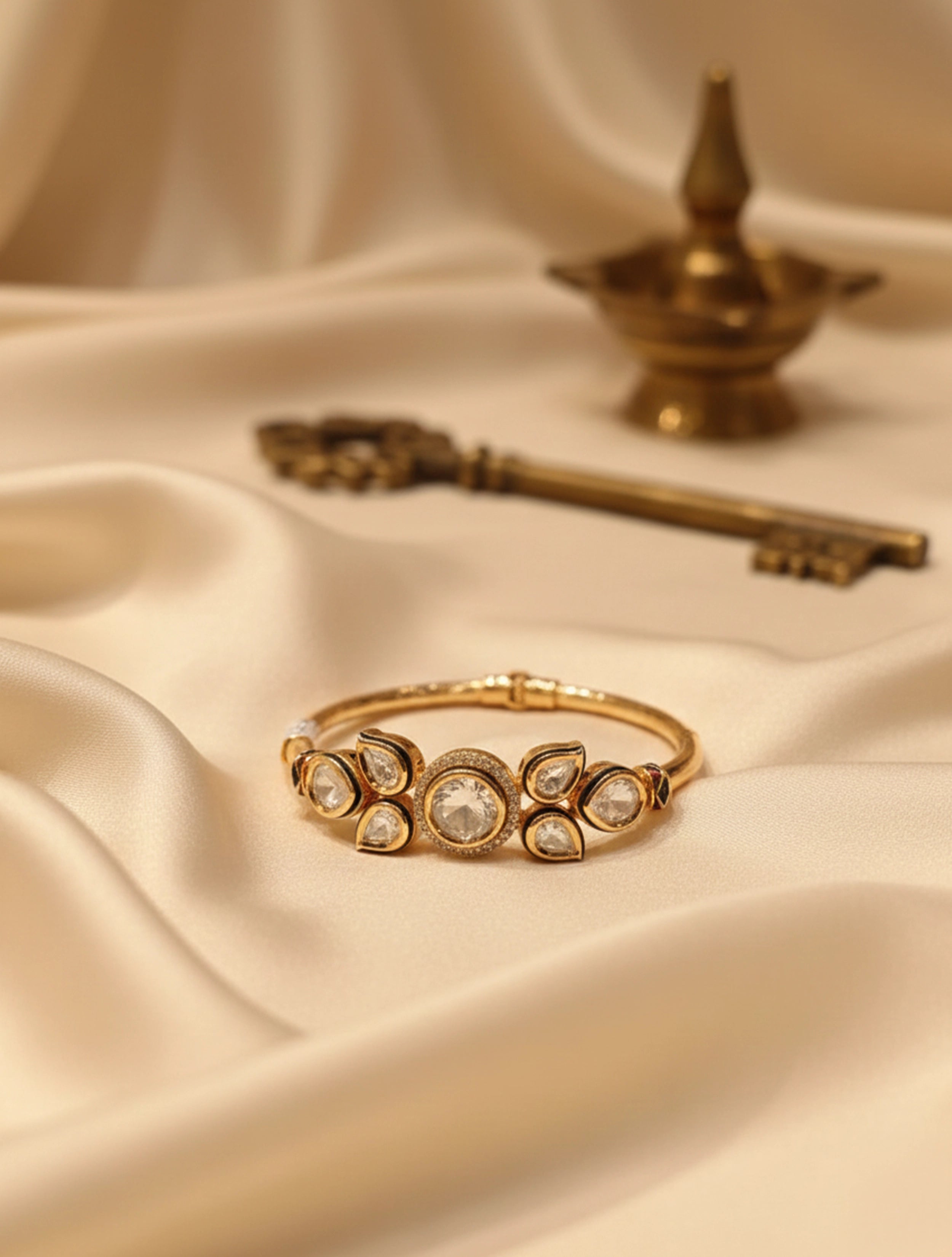 trueBrowns White Detail Kundan Bracelet