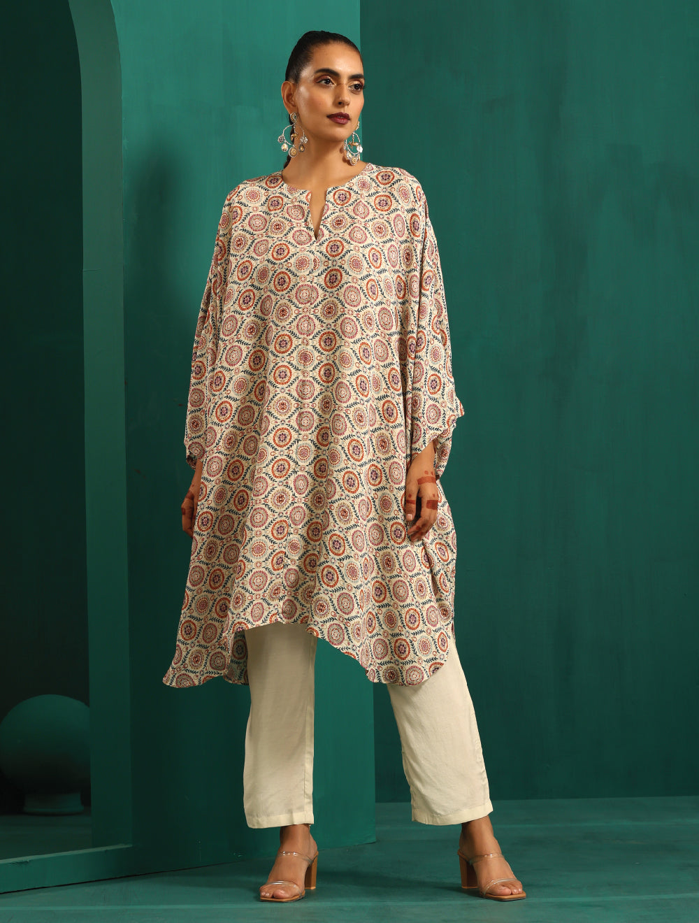 trueBrowns Off White Floral Muslin Silk Printed Kaftan Pant Set