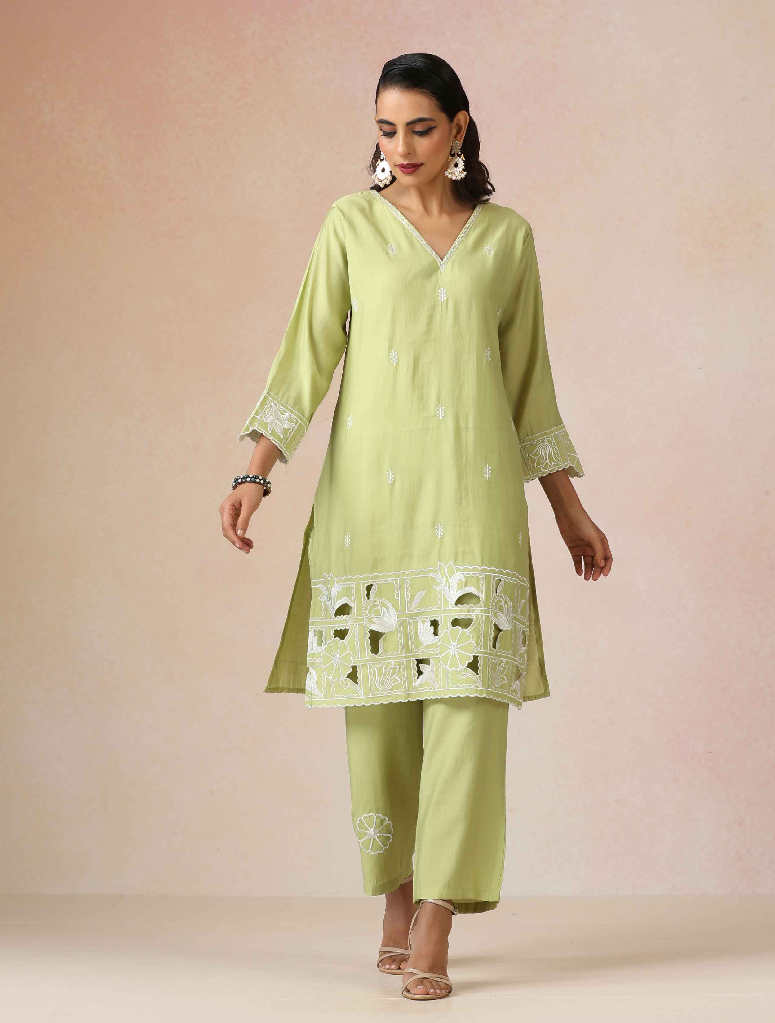 trueBrowns Green Embroidered Straight Kurta Co-Ord Set