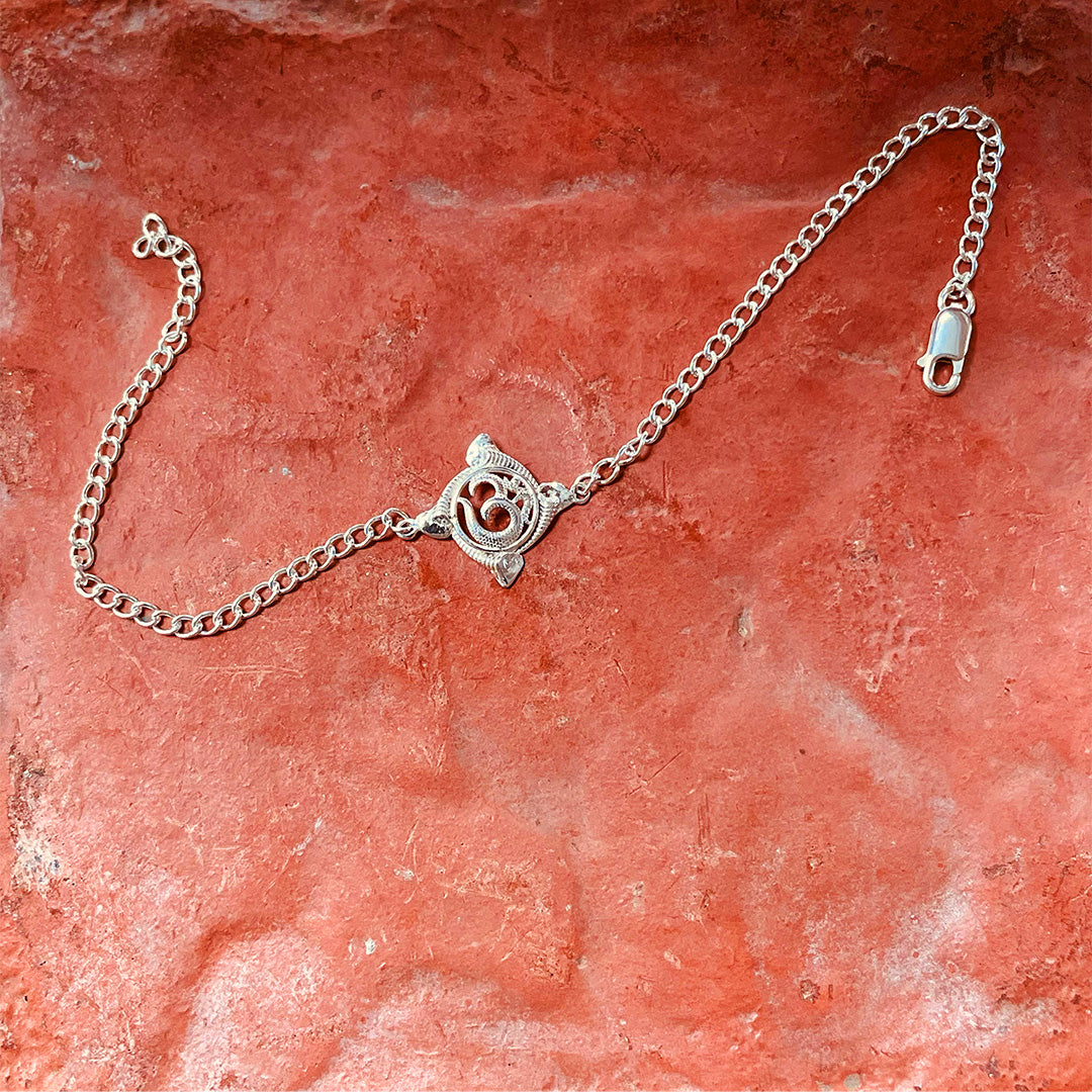 trueBrowns Men 925 Sterling Silver Textured Om Silver Chain Bracelet