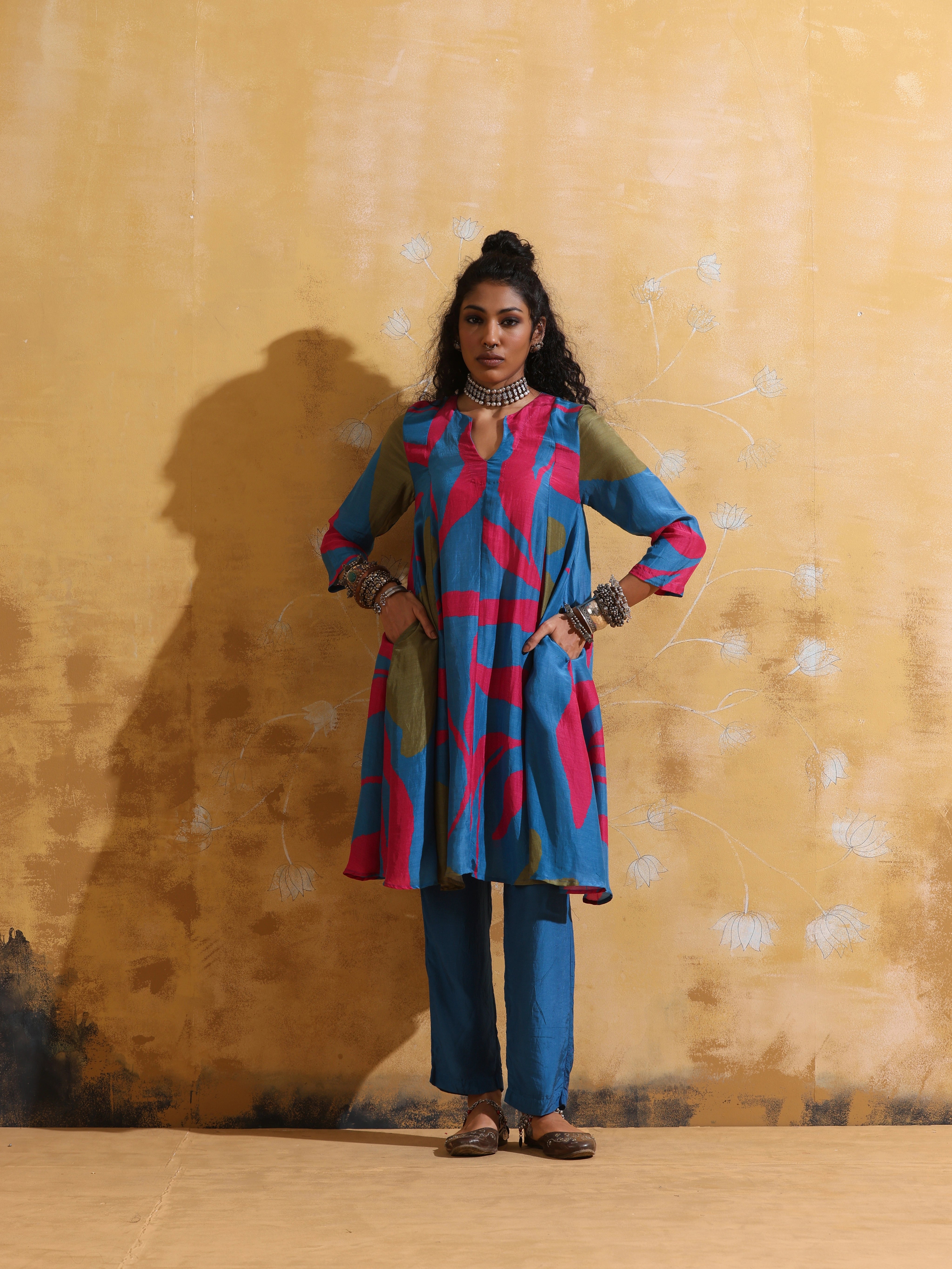 trueBrowns Blue Floral Print Muslin Silk Flared Kurta Co-ord Set