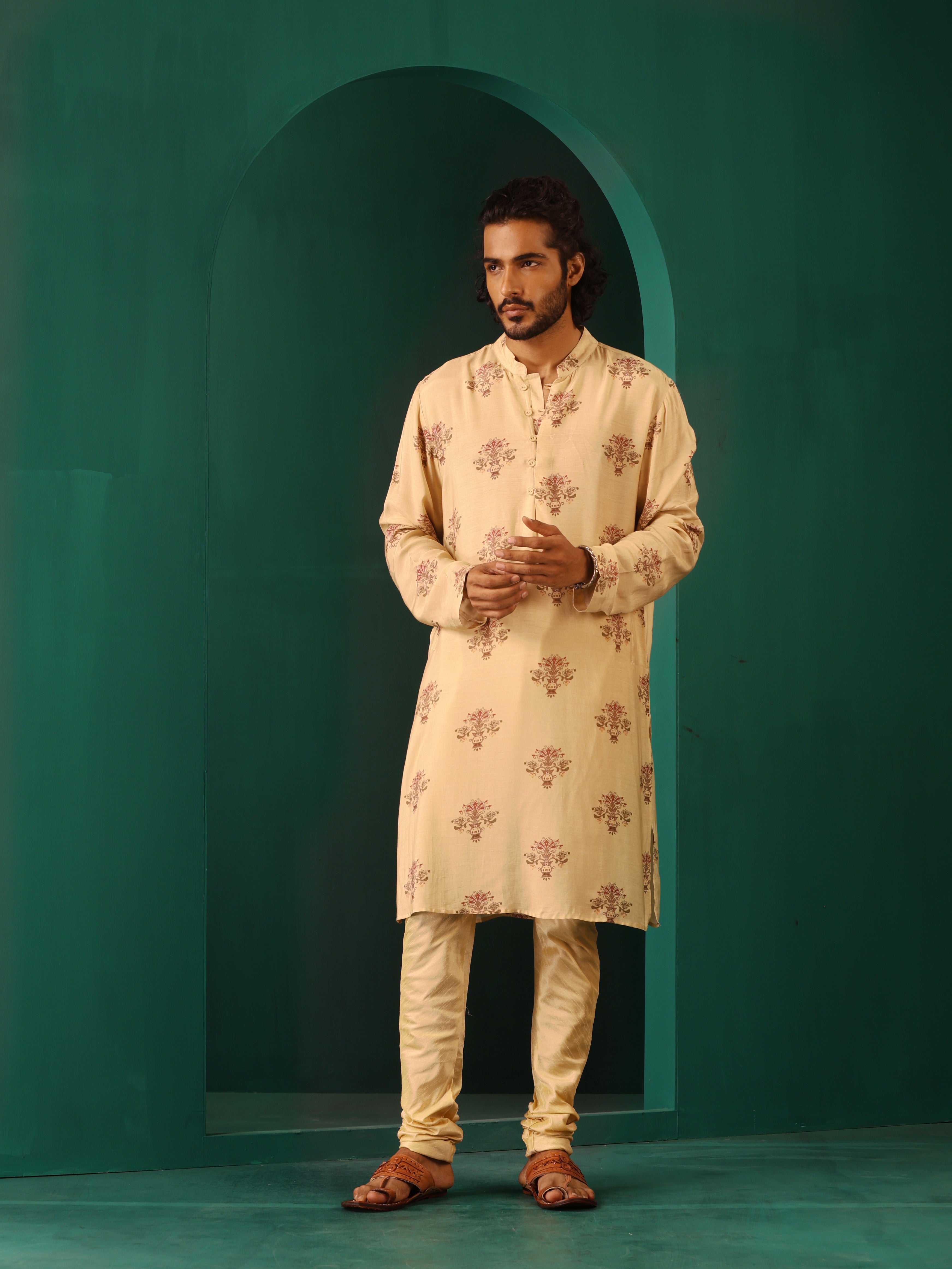 trueBrowns Men Beige Floral Bunch Muslin Silk Printed Long Kurta
