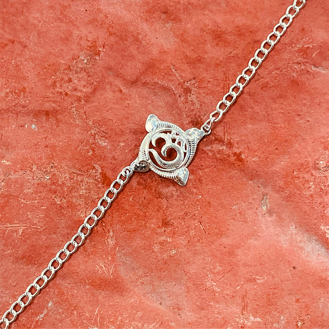 trueBrowns Men 925 Sterling Silver Textured Om Silver Chain Bracelet
