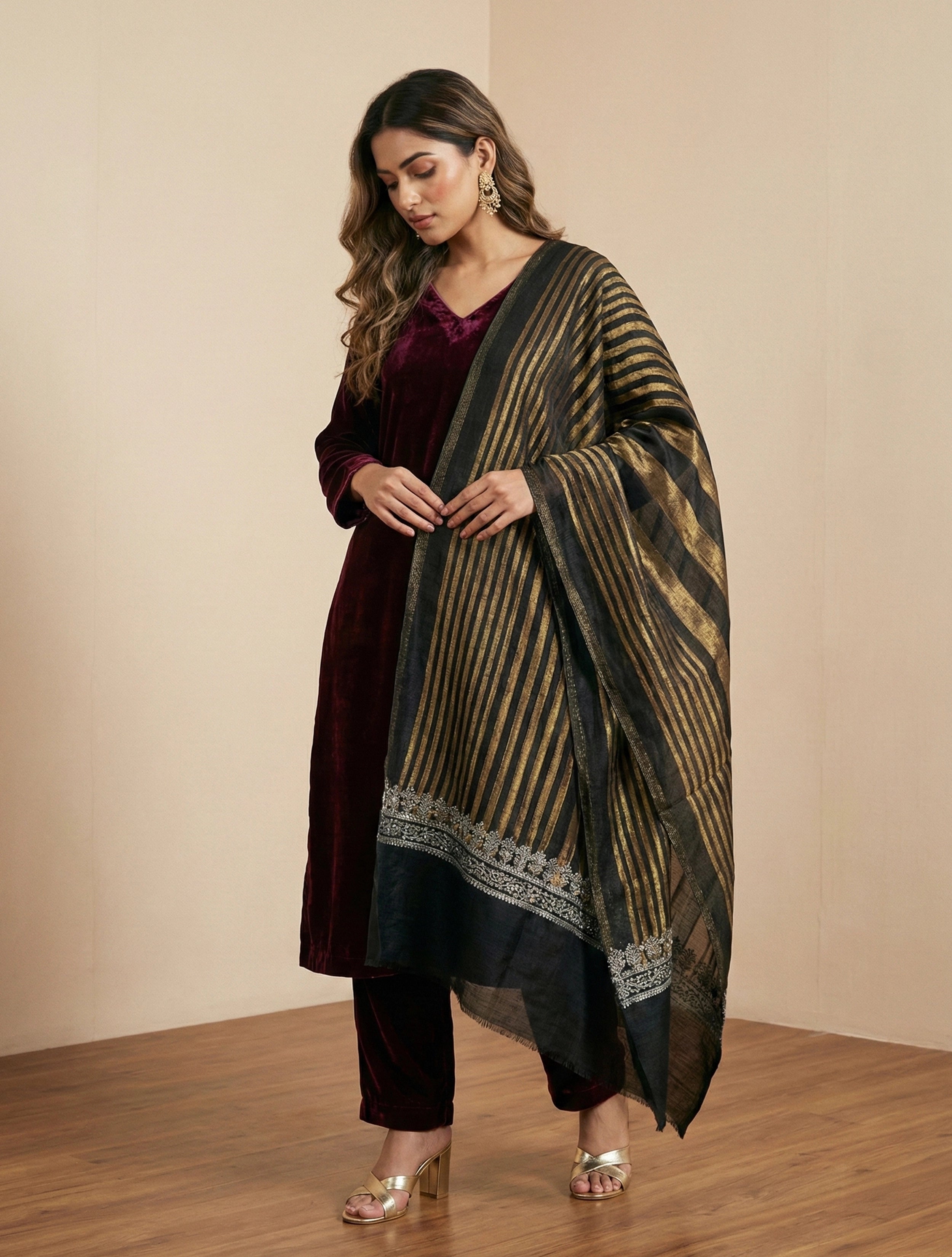 trueBrowns Golden Black Embroidered Stripe Stole