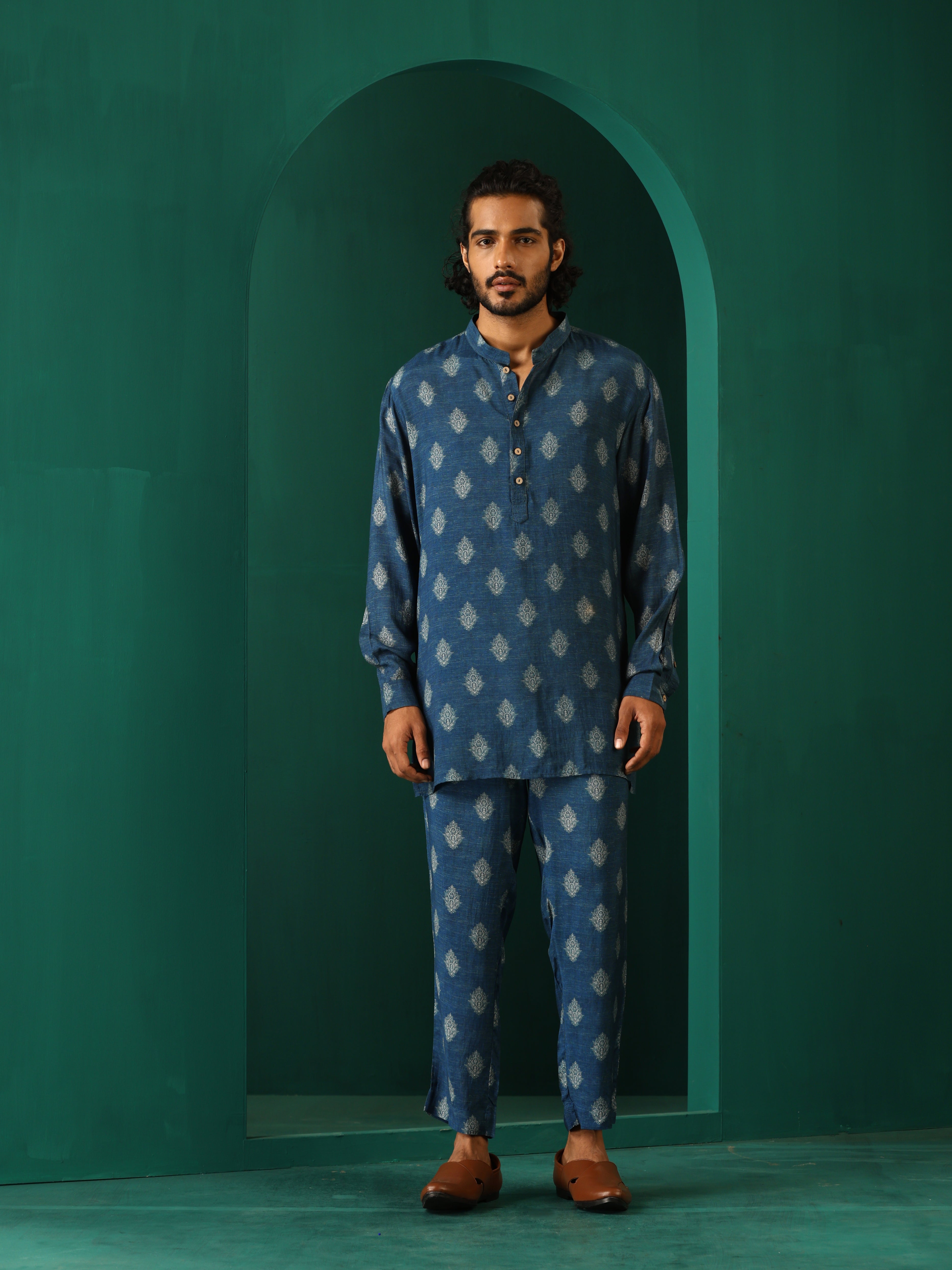 trueBrowns Men Blue Floral Muslin Silk Printed Co-ord Set