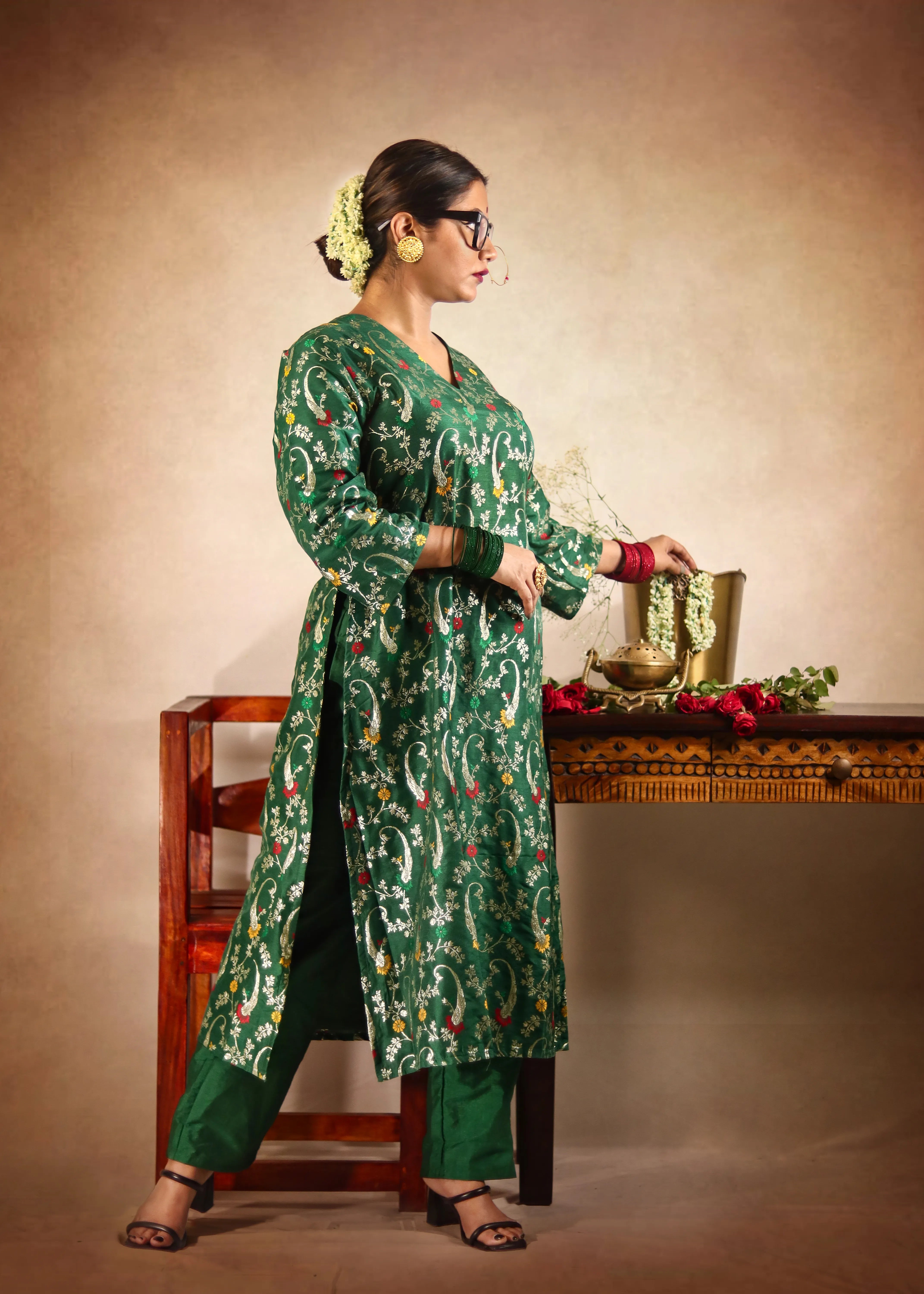 trueBrowns Green Brocade Straight High-Slit Kurta Set