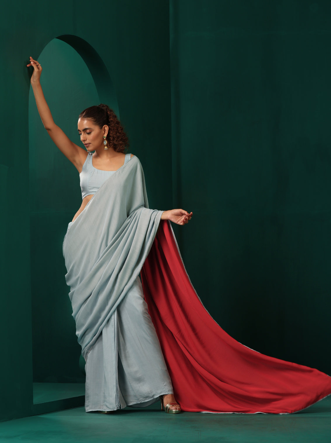 trueBrowns Powder Blue Muslin Silk Saree With Unstitched Blouse