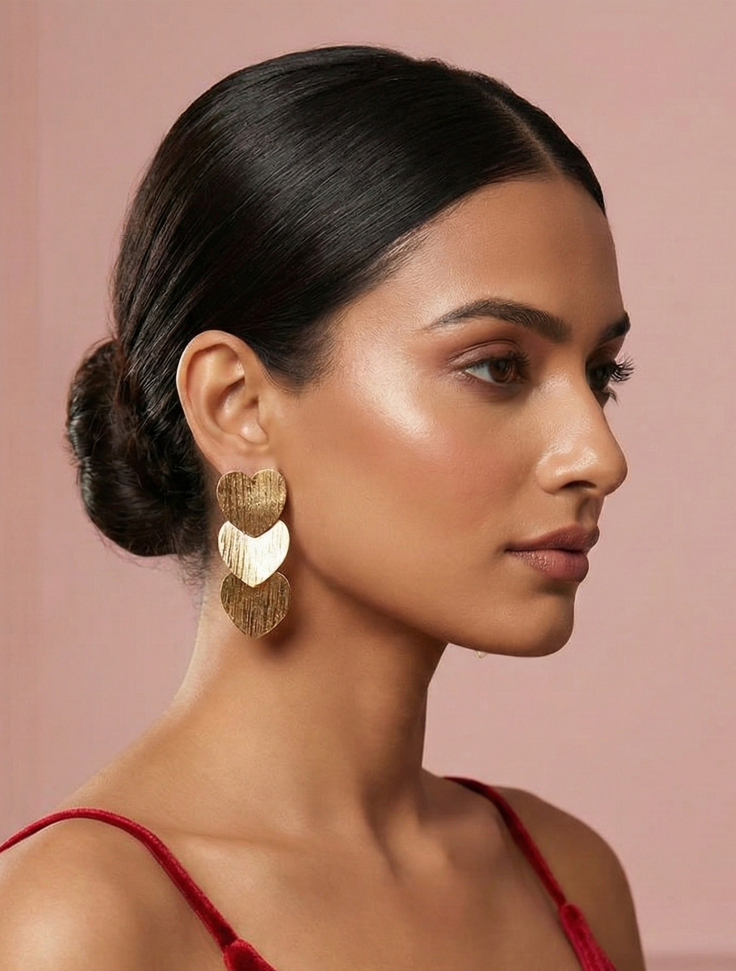 trueBrowns Heart Metallic Drop Earrings