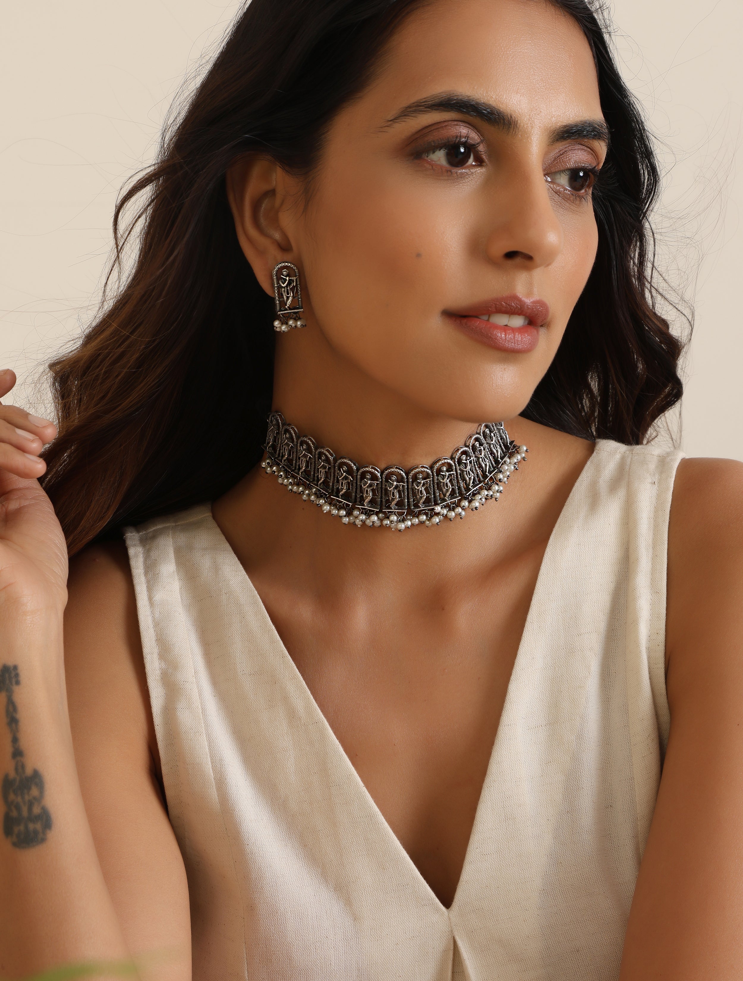 trueBrowns Silver Idol Choker Set