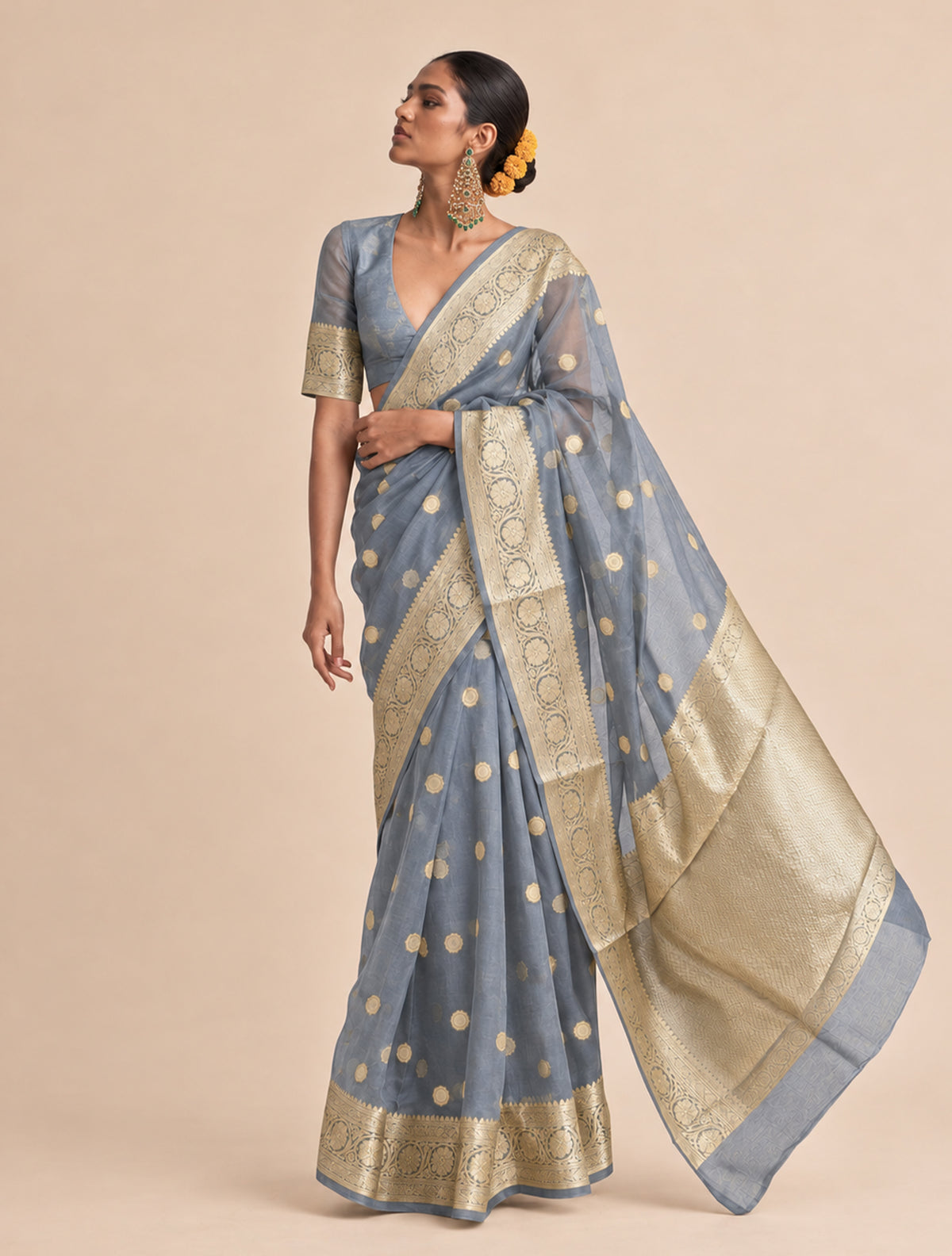 trueBrowns Grey Weave Gold Boota Silk Organza Handloom Saree With Unstitched Blouse