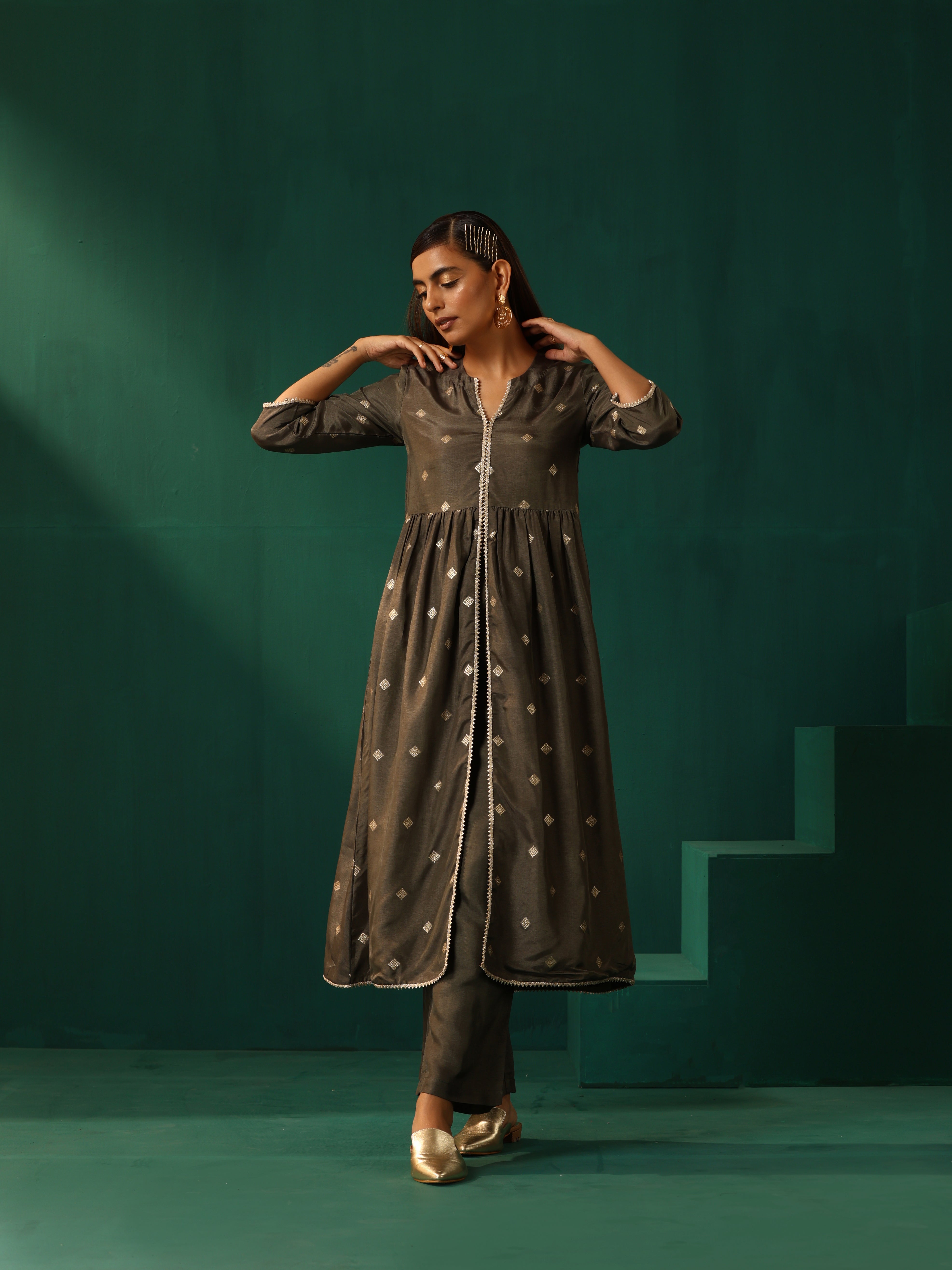 trueBrowns Grey Diamond Viscose Silk Slit Kurta Pant Set