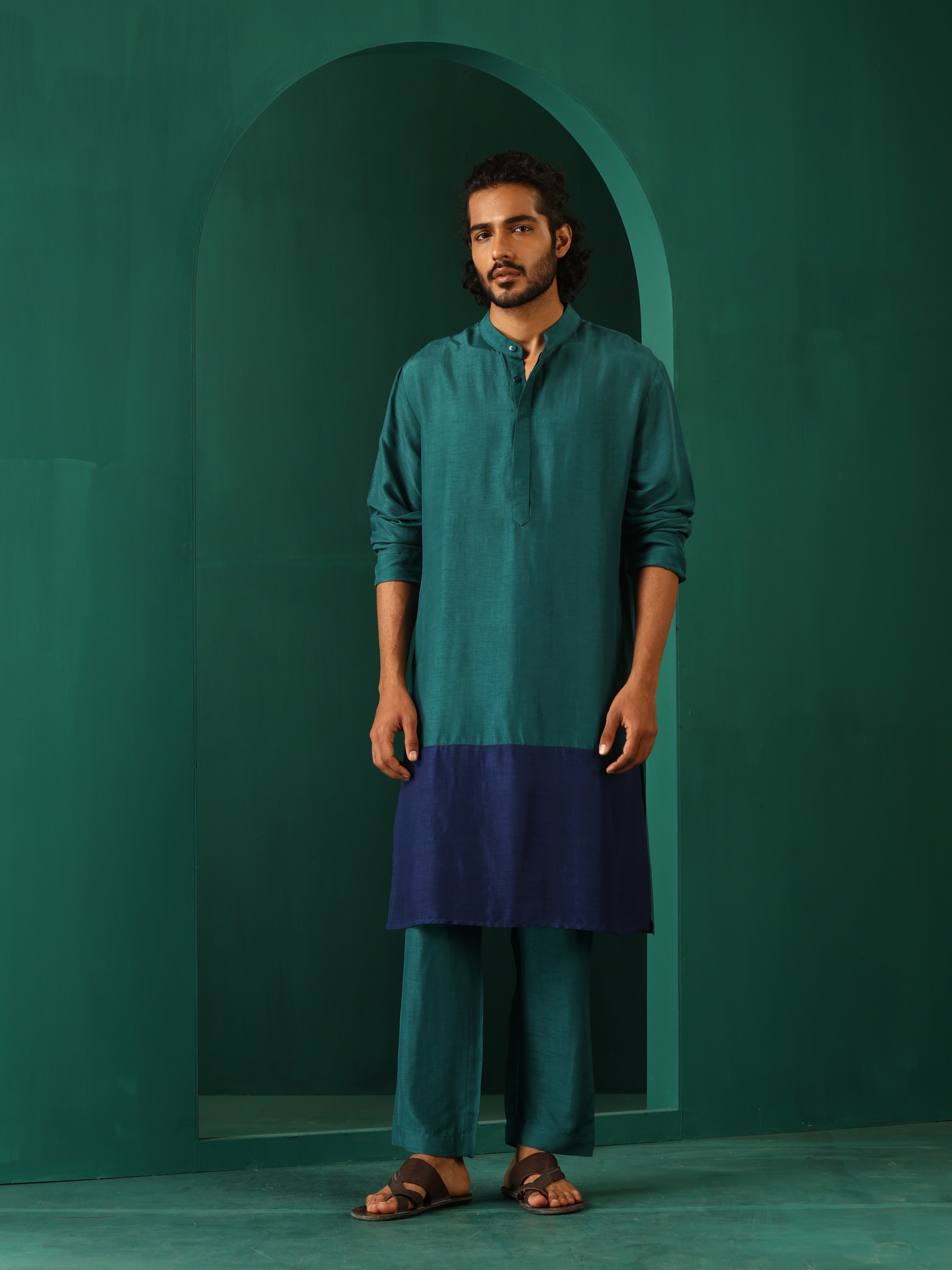 trueBrowns Men Blue Color Block Silk Long Kurta