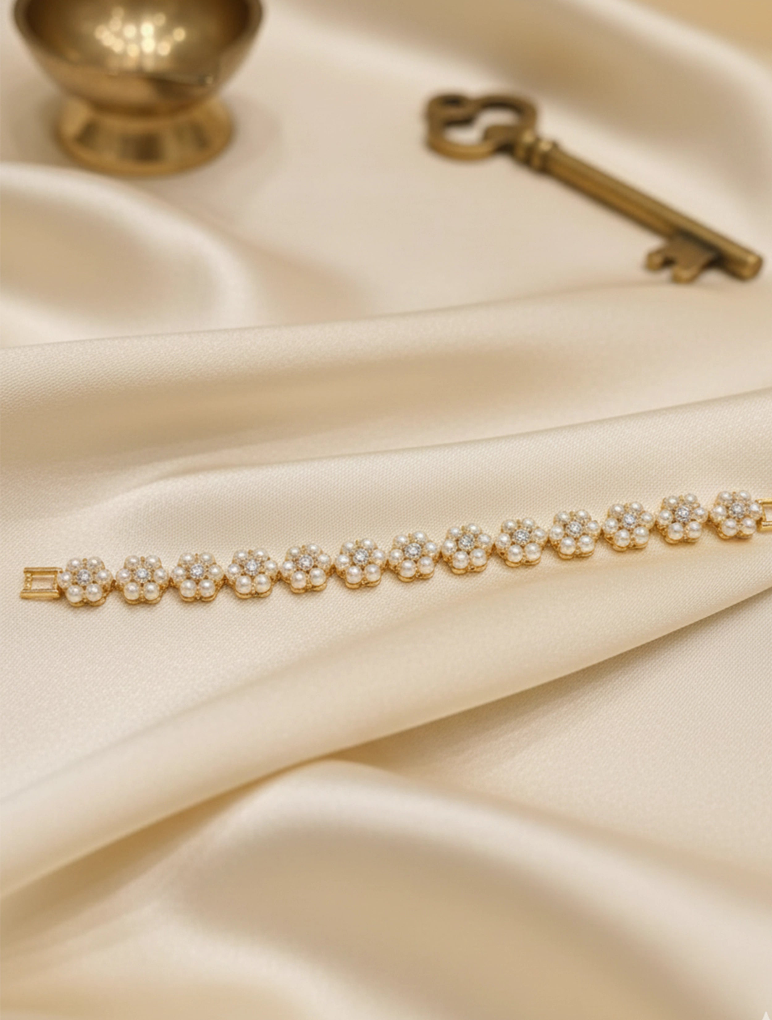 trueBrowns White Pearl Bracelet