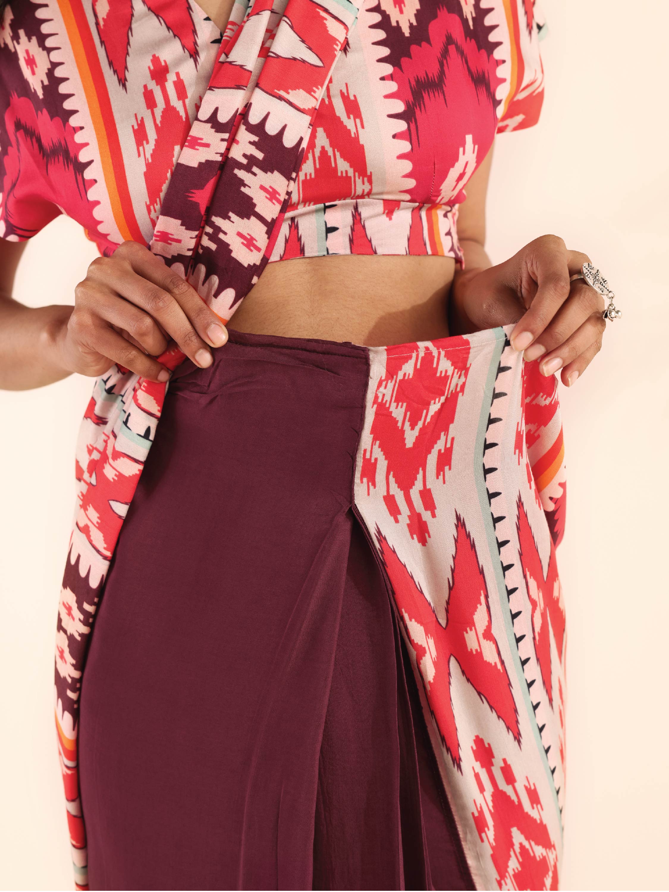 trueBrowns Maroon Muslin Ikat Saree