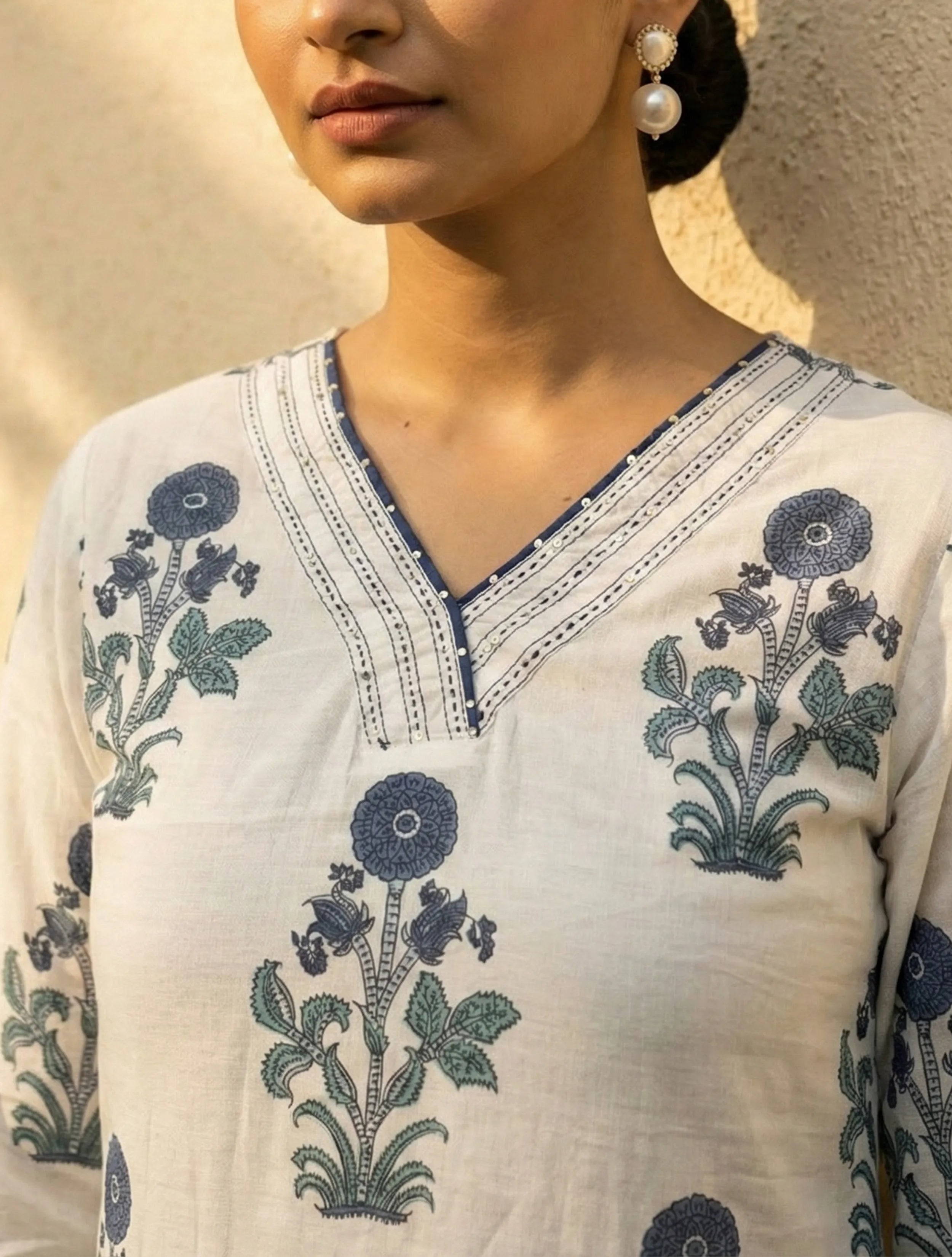trueBrowns White Blue Print V-Neck Kurta Pant Dupatta Set