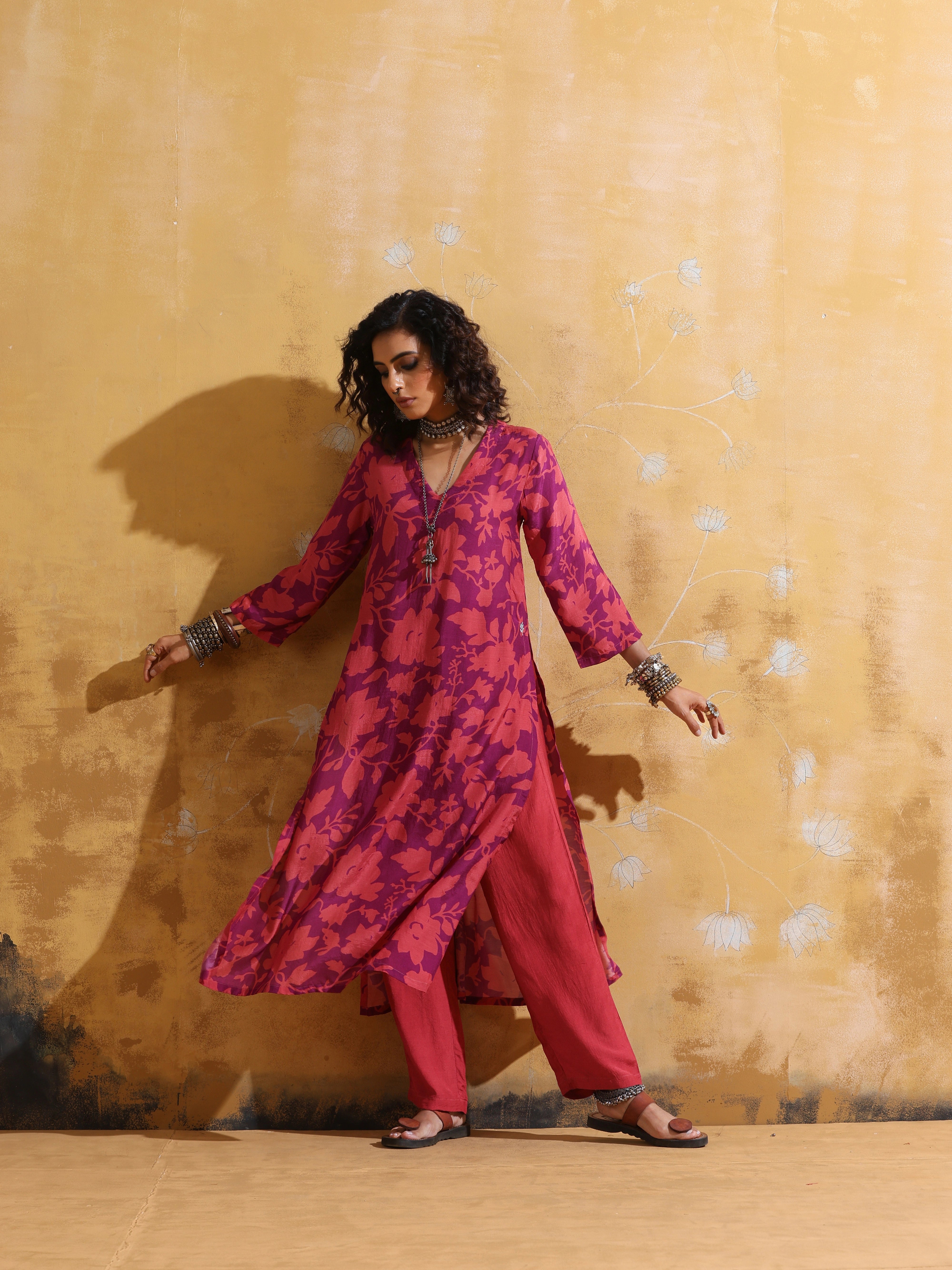 trueBrowns Purple Peach Jaal Print Muslin Silk High-Slit Kurta Set