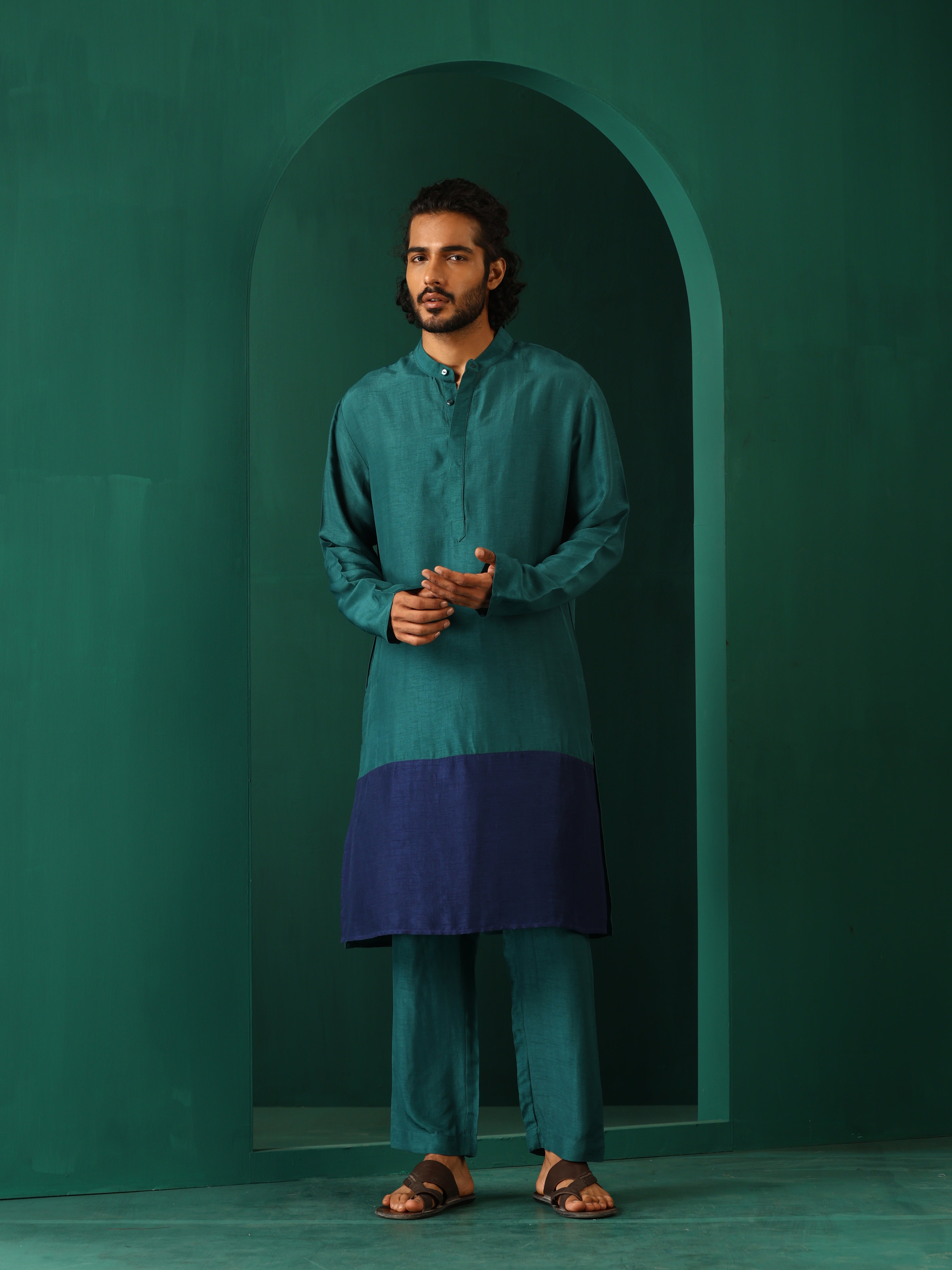 trueBrowns Men Blue Color Block Silk Long Kurta