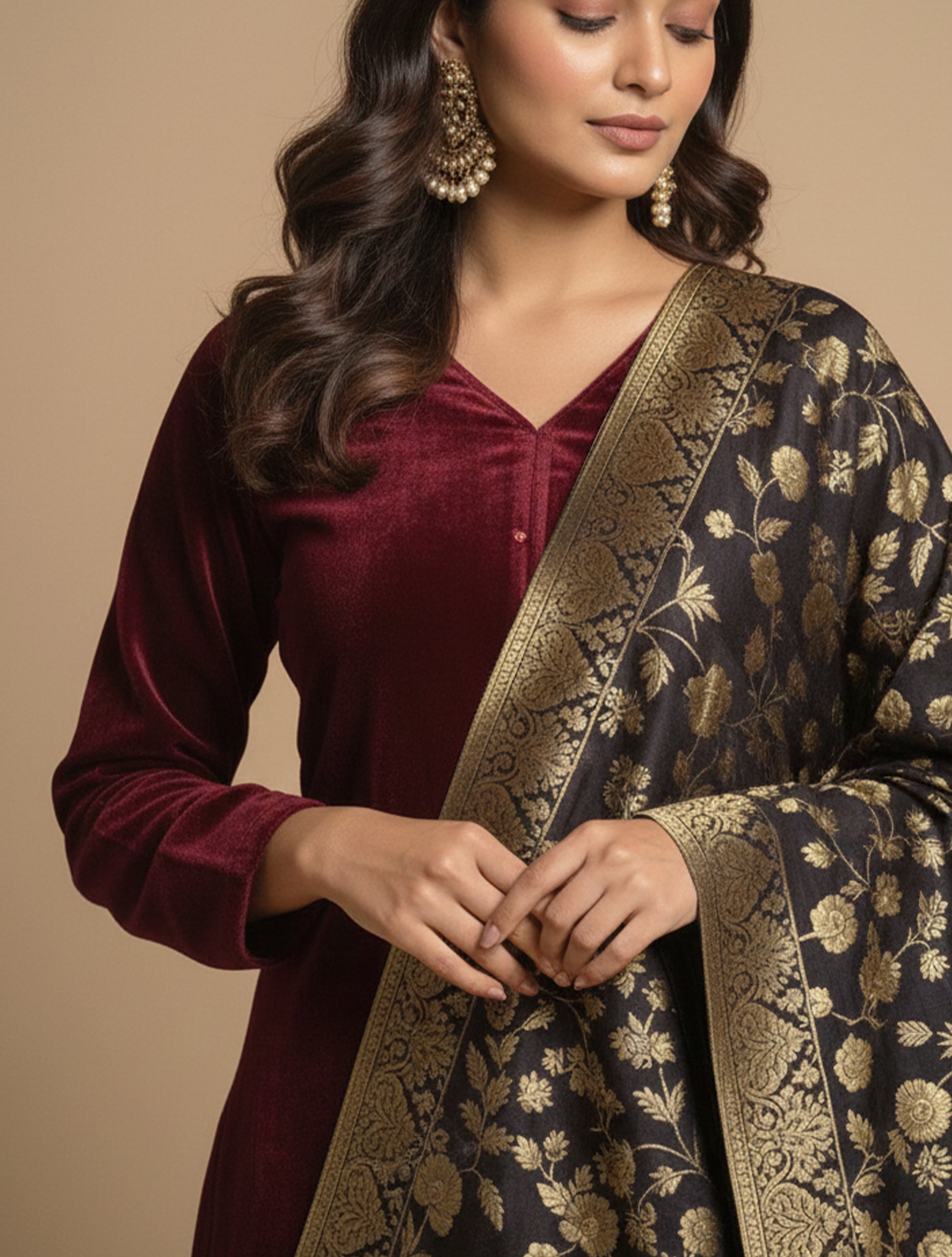 trueBrowns Black Gold Floral Woollen Stole