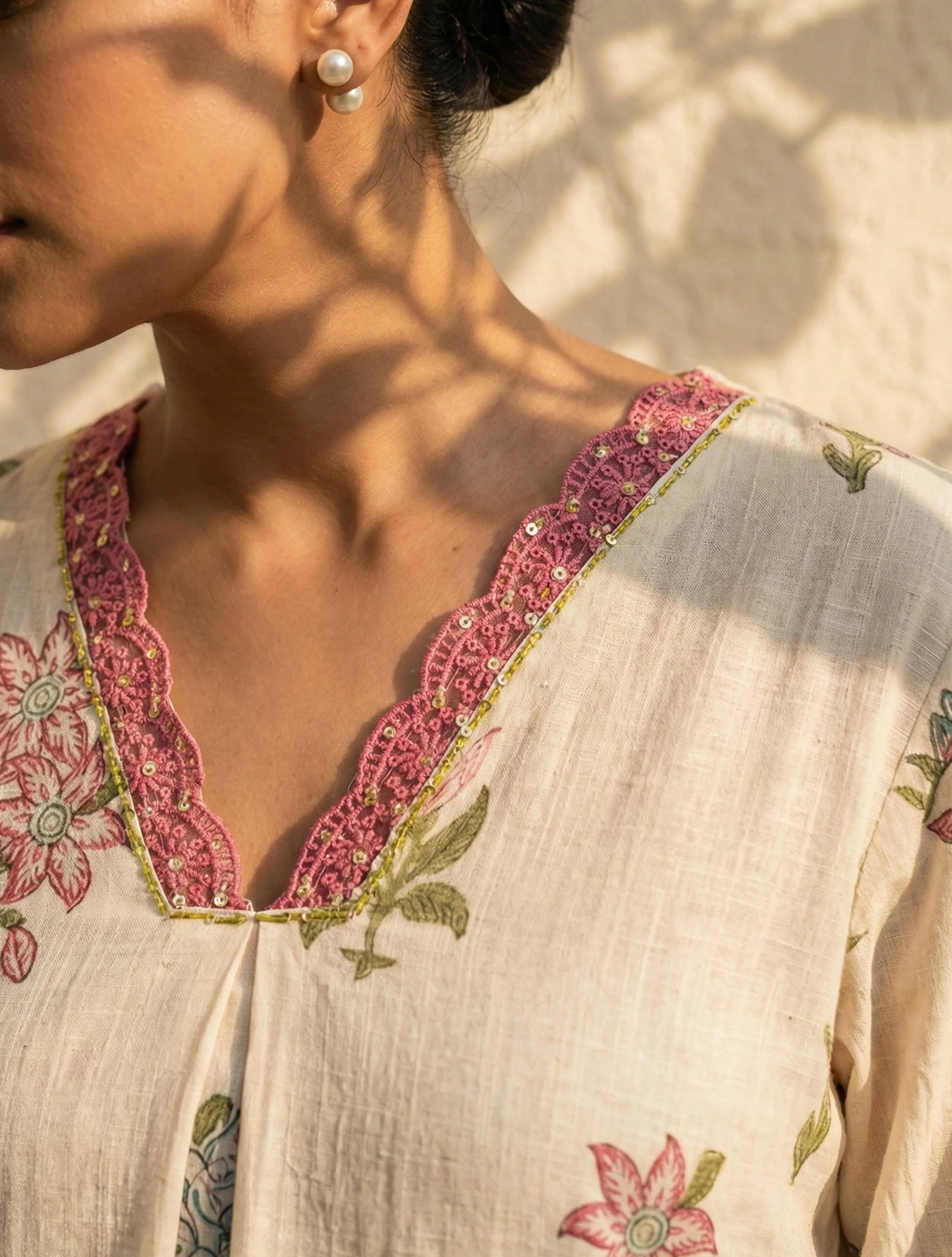 trueBrowns Ivory Floral Boota Print Kurta Pant Set