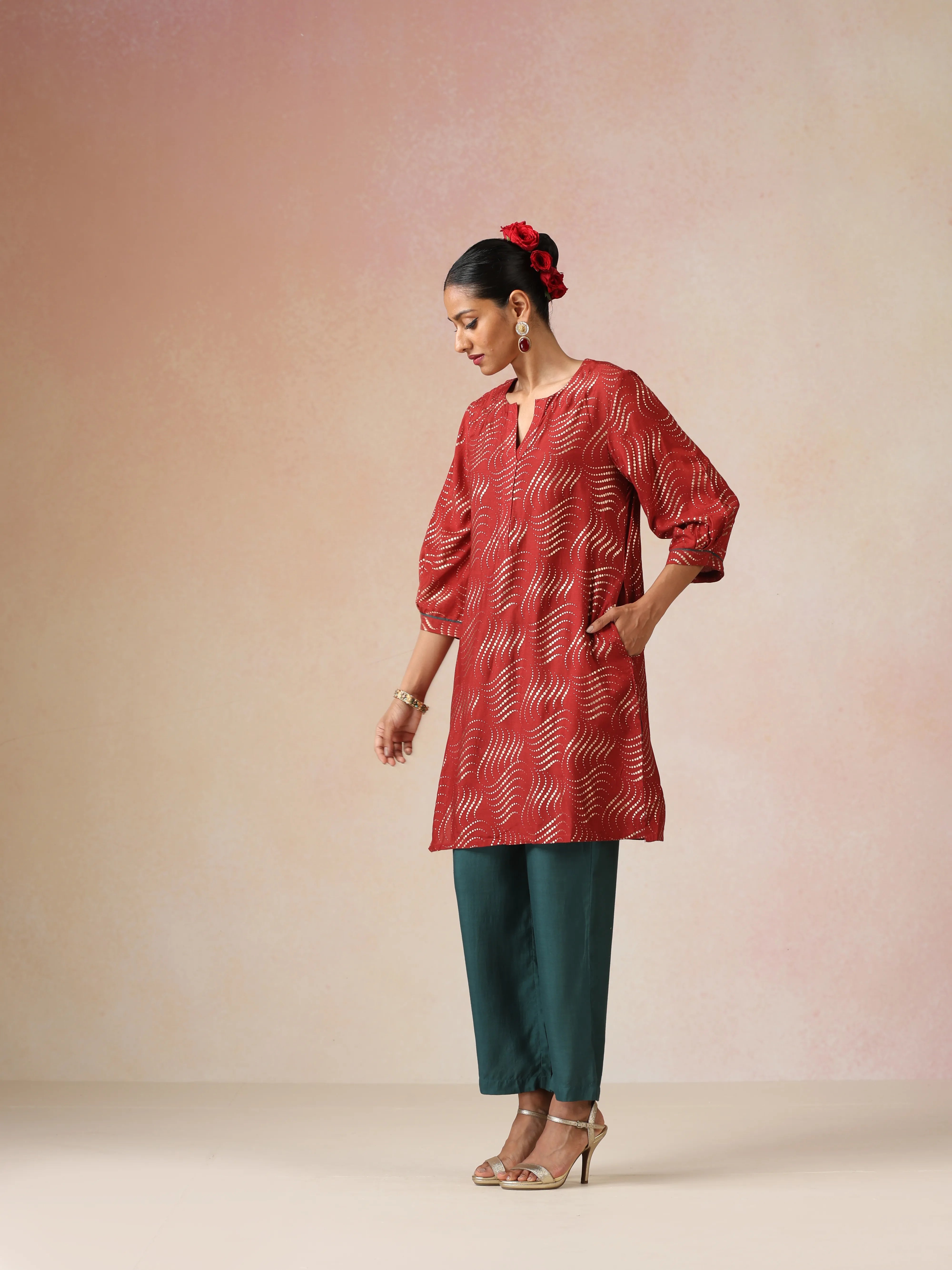 trueBrowns Red Rose-Gold Foil Print Muslin Silk Kurta Co-ord Set