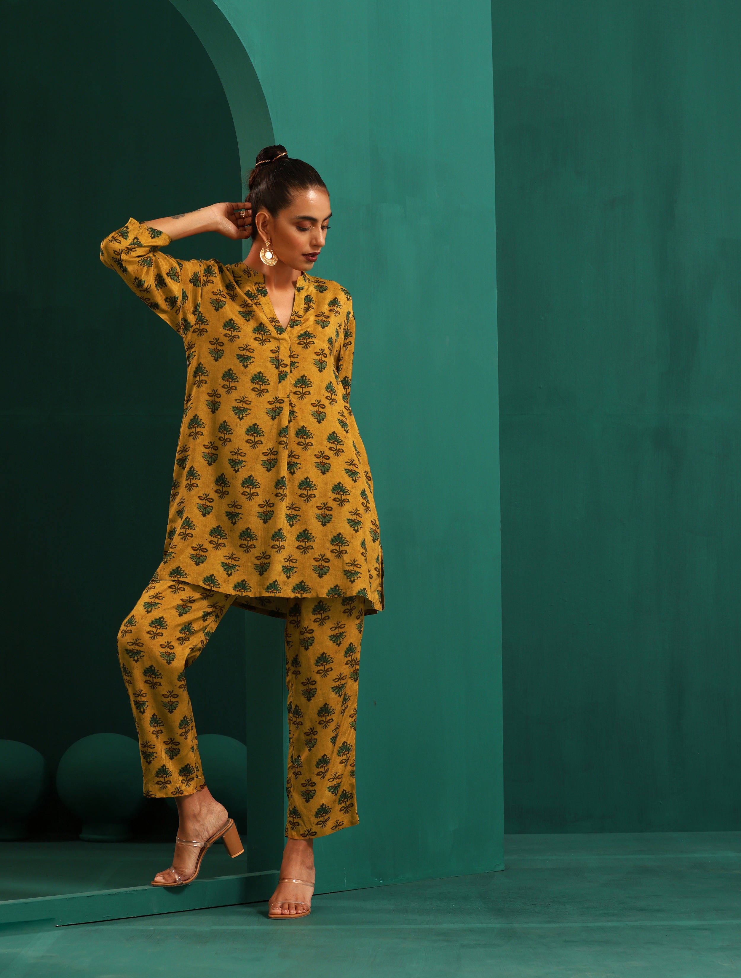 trueBrowns Mustard Flower Muslin Silk Printed Co-ord Set