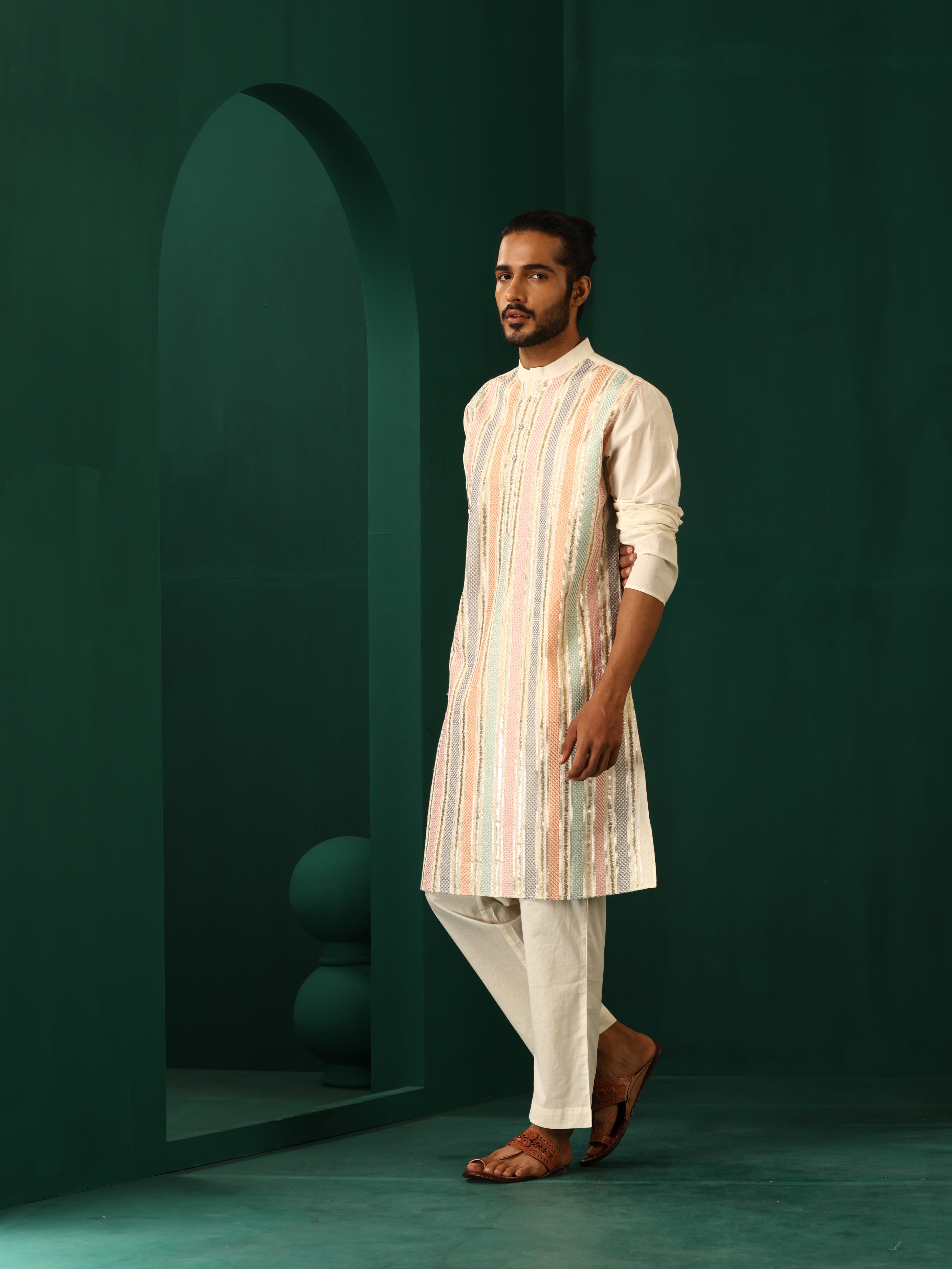trueBrowns Men Ivory Embroidered Striped Kurta