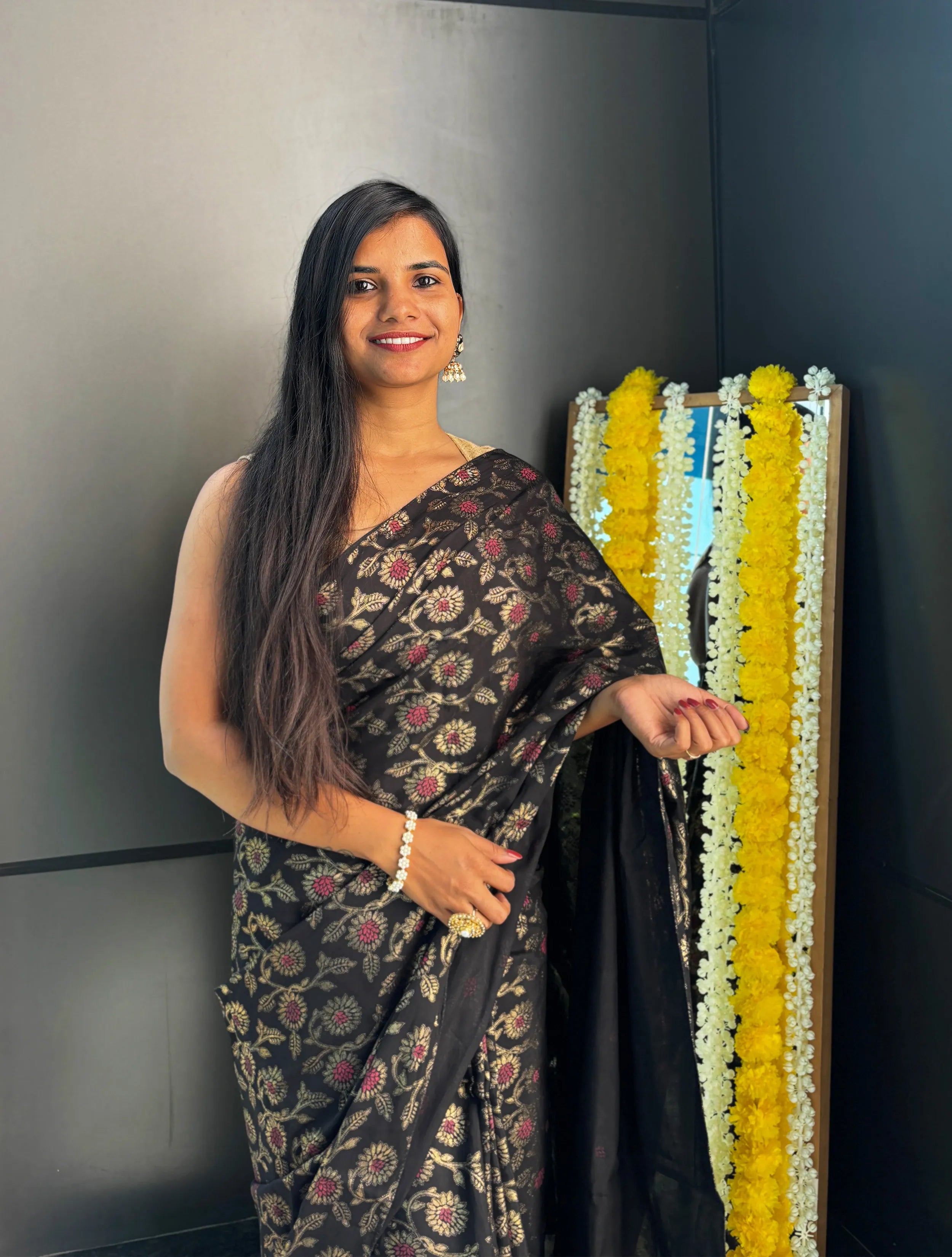 trueBrowns Black Foil Print Saree With Unstitched Blouse