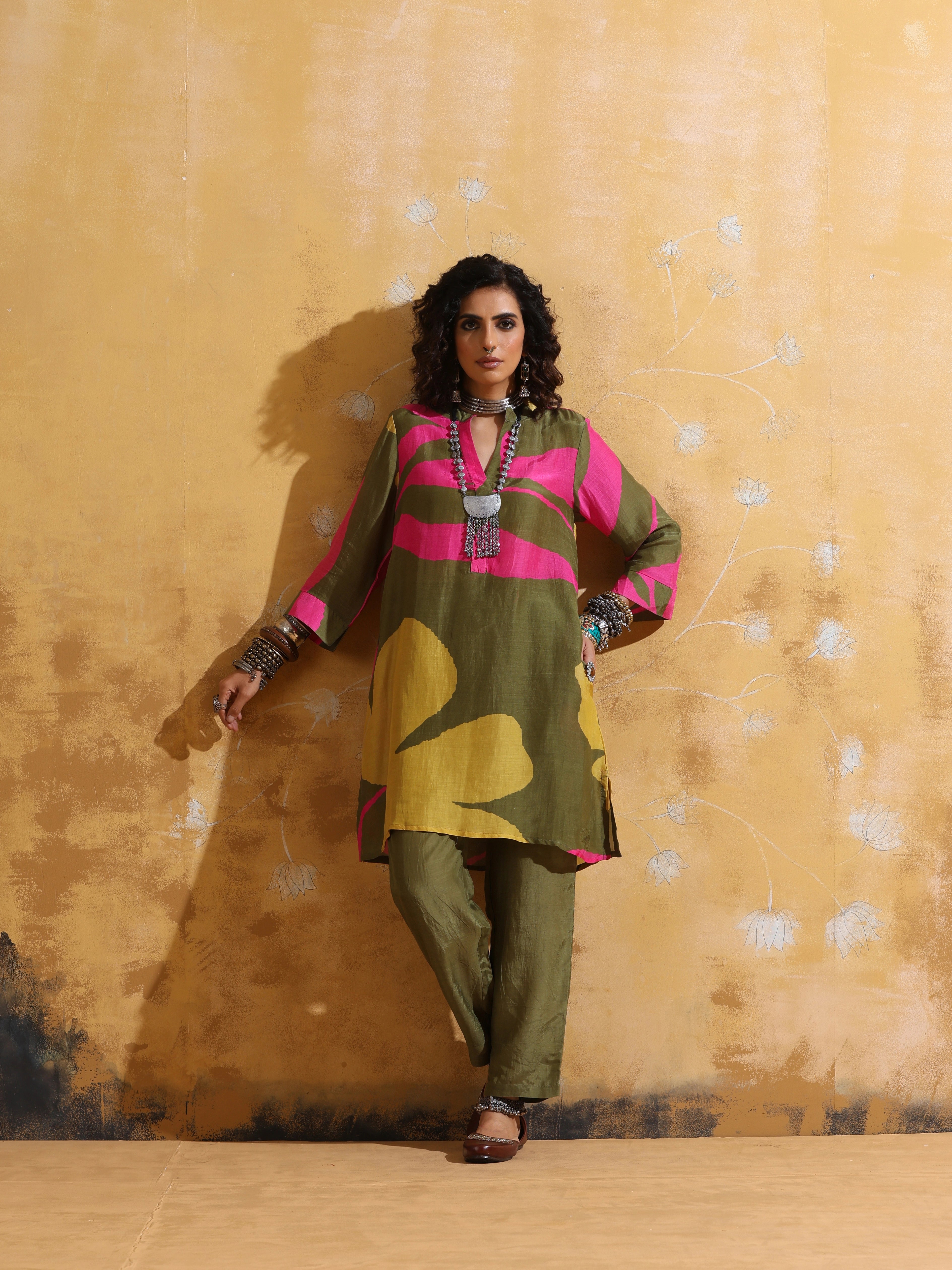 trueBrowns Green Pink Floral Print Muslin Silk Kurta Co-ord Set