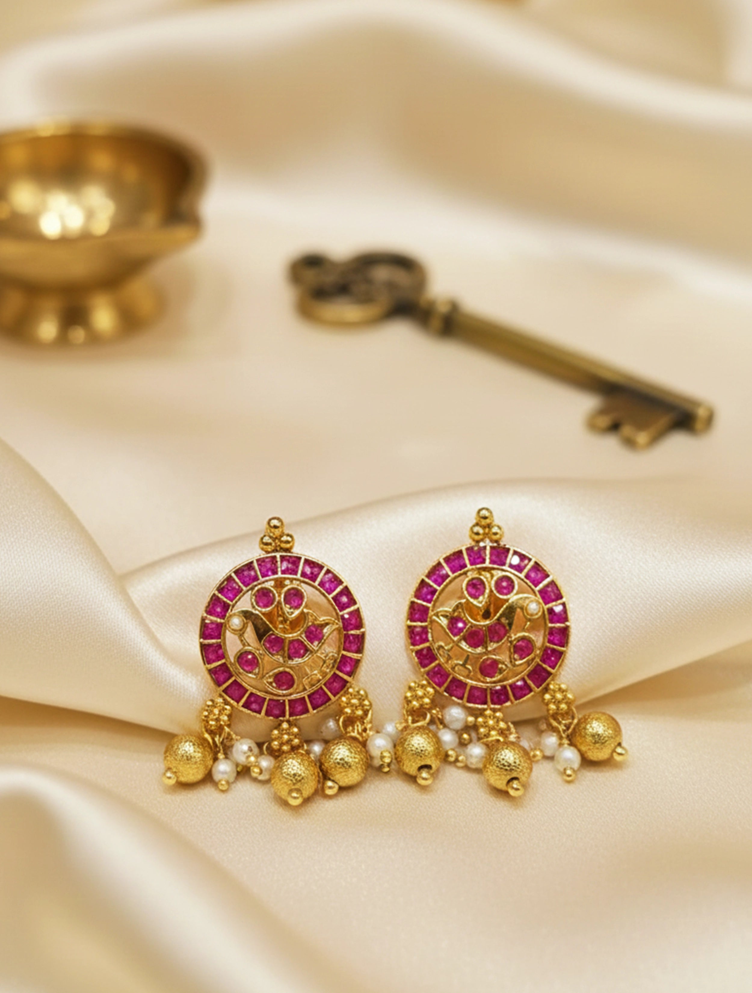 trueBrowns Rajwada Pearl Charm Choker Set