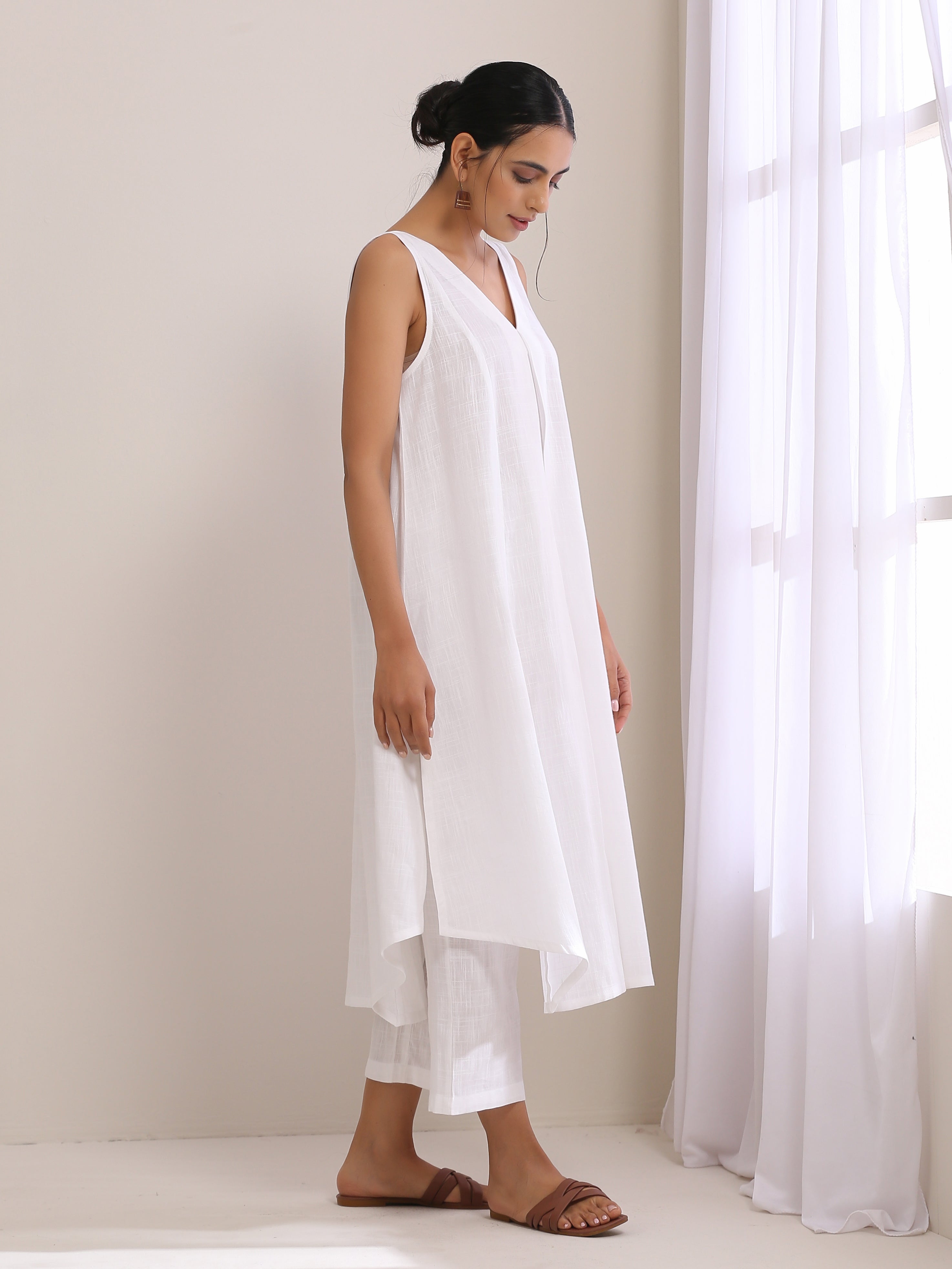 White Slub Texture Sleeveless Flared Kurta Pant Set