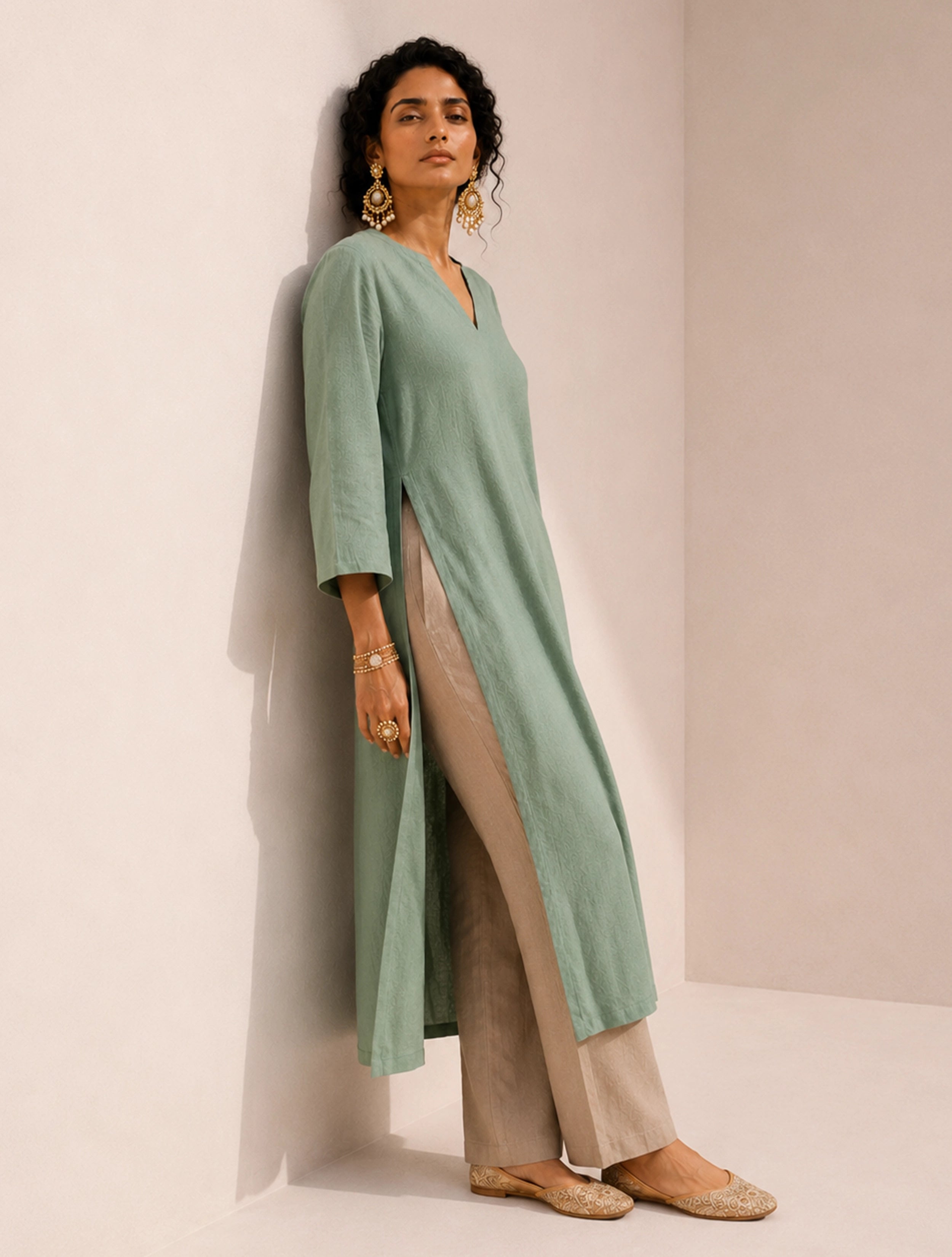 trueBrowns Green Solid Viscose High-Slit Kurta Set