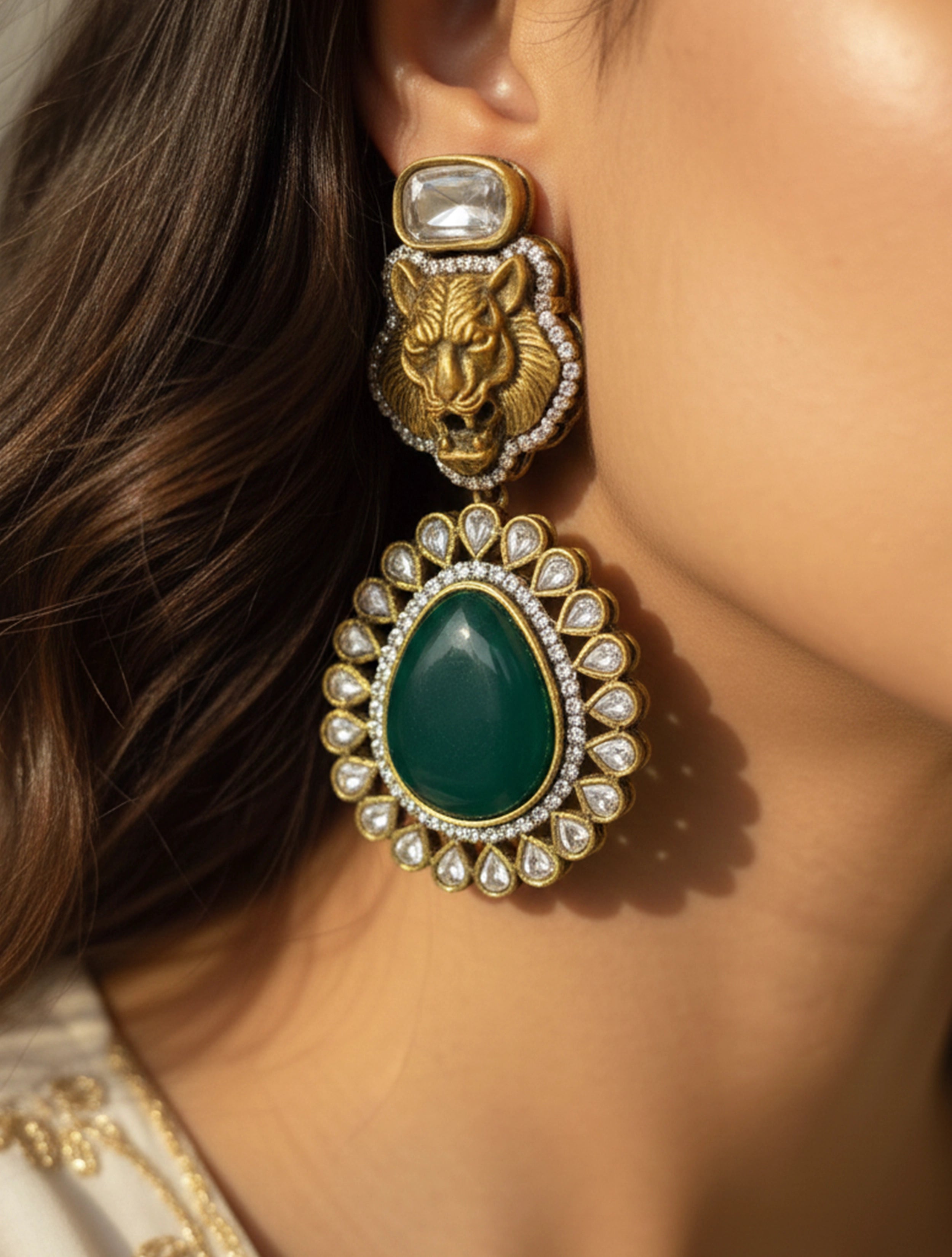 trueBrowns Green Detail Stone Earrings