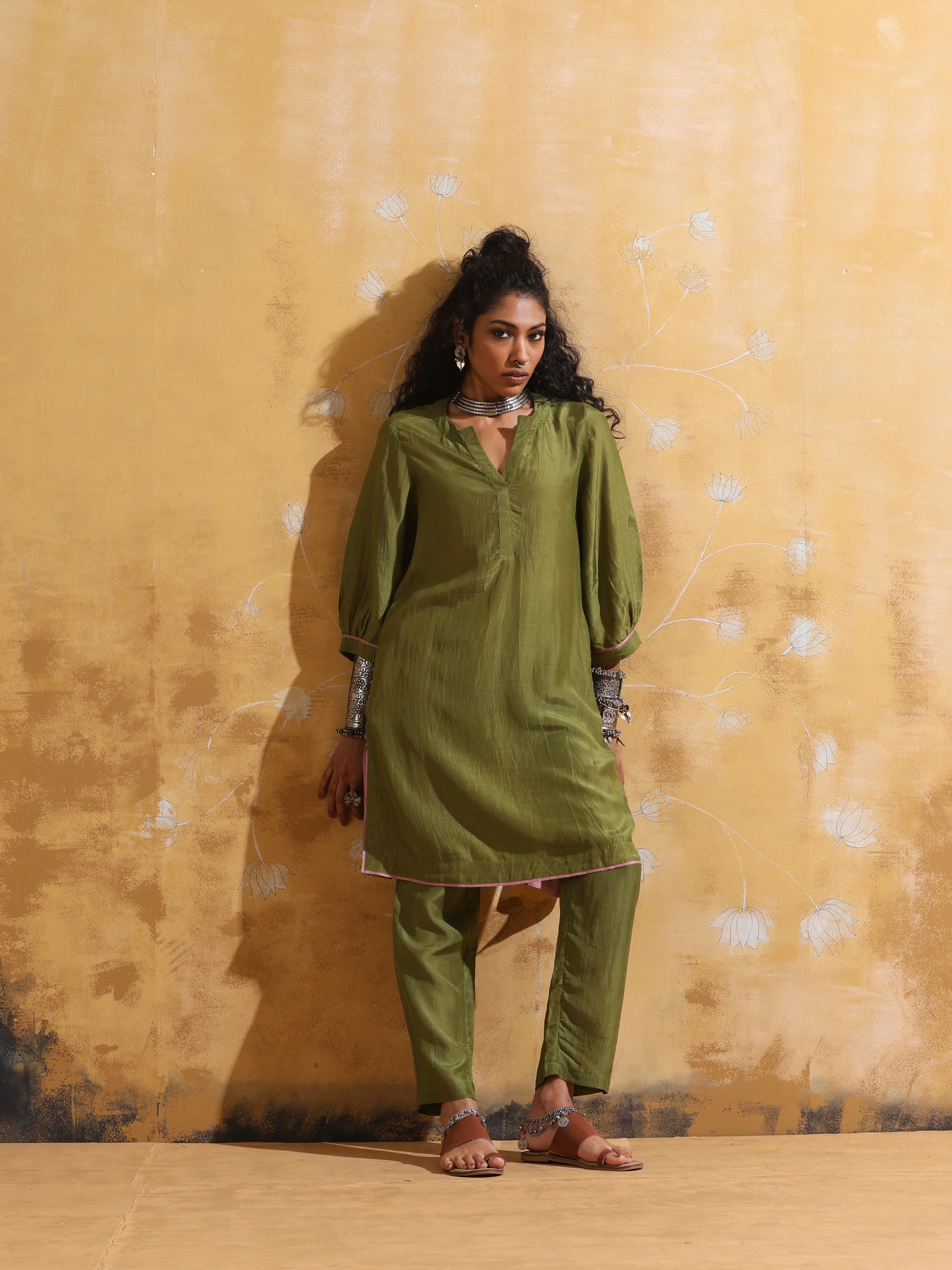 trueBrowns Green Muslin Silk Relaxed Kurta Co-ord Set