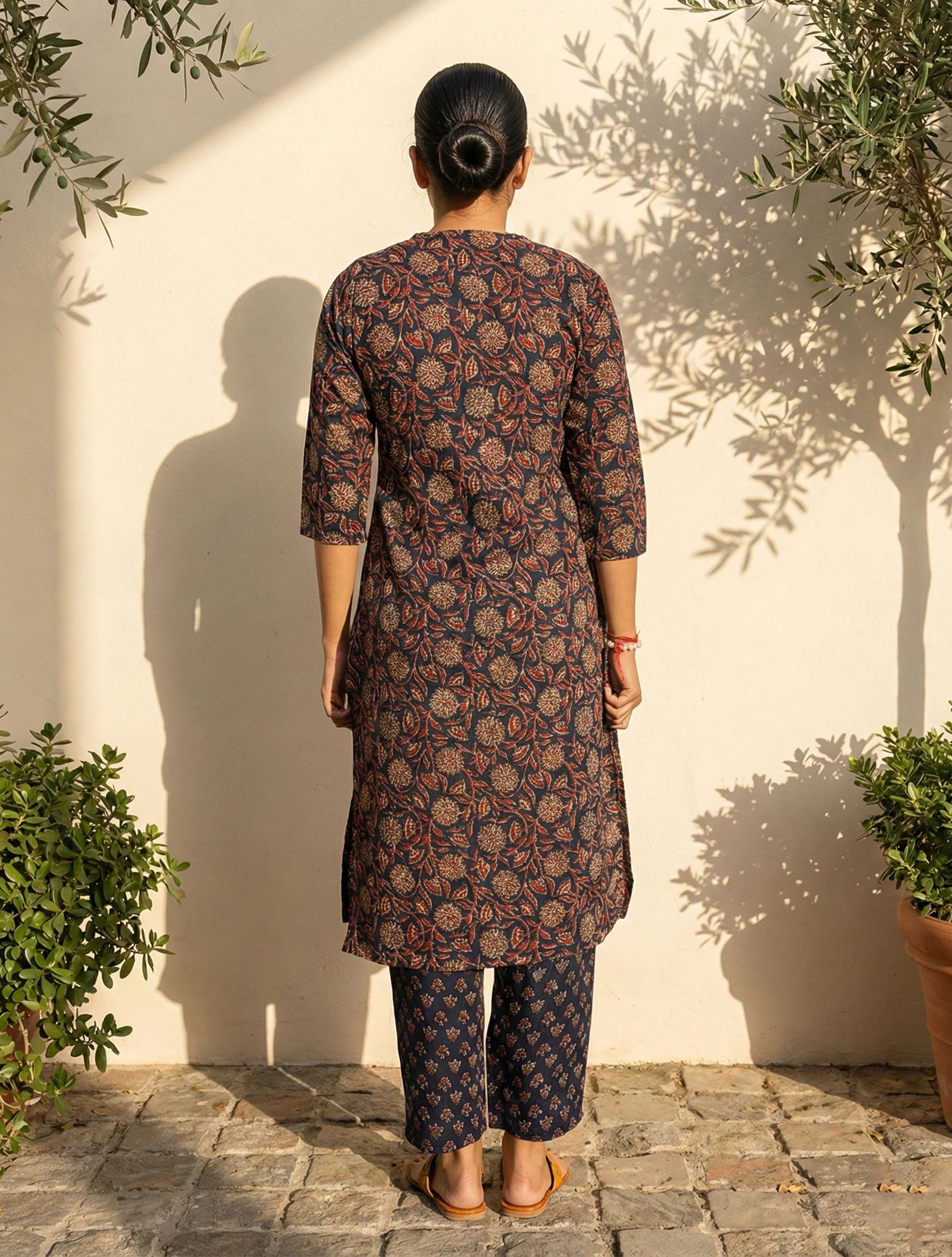 trueBrowns Blue Floral Print Embroidered V-Neck Kurta Pant Dupatta Set