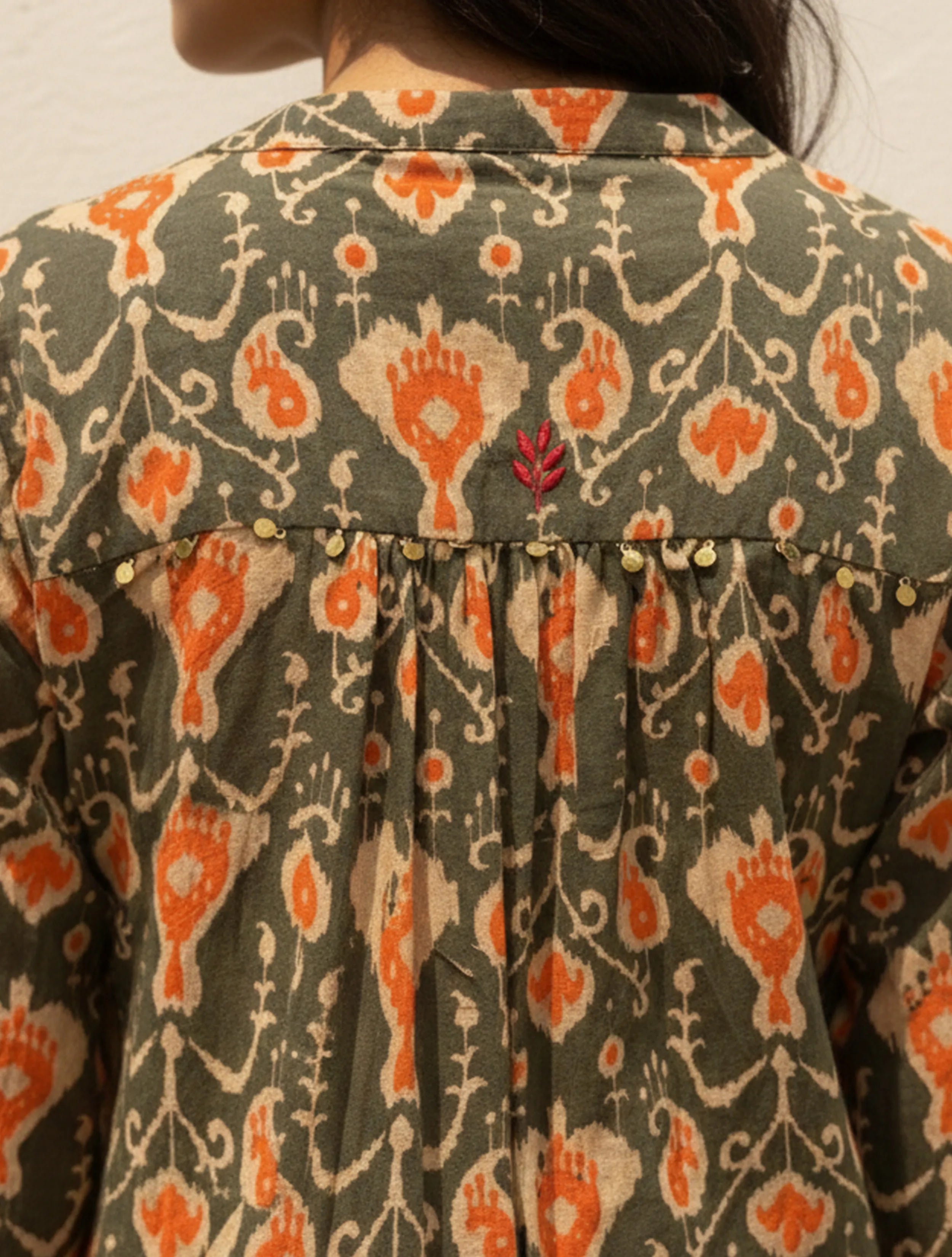 trueBrowns Grey Orange Ikat Print Cotton High-Low Kurta Set