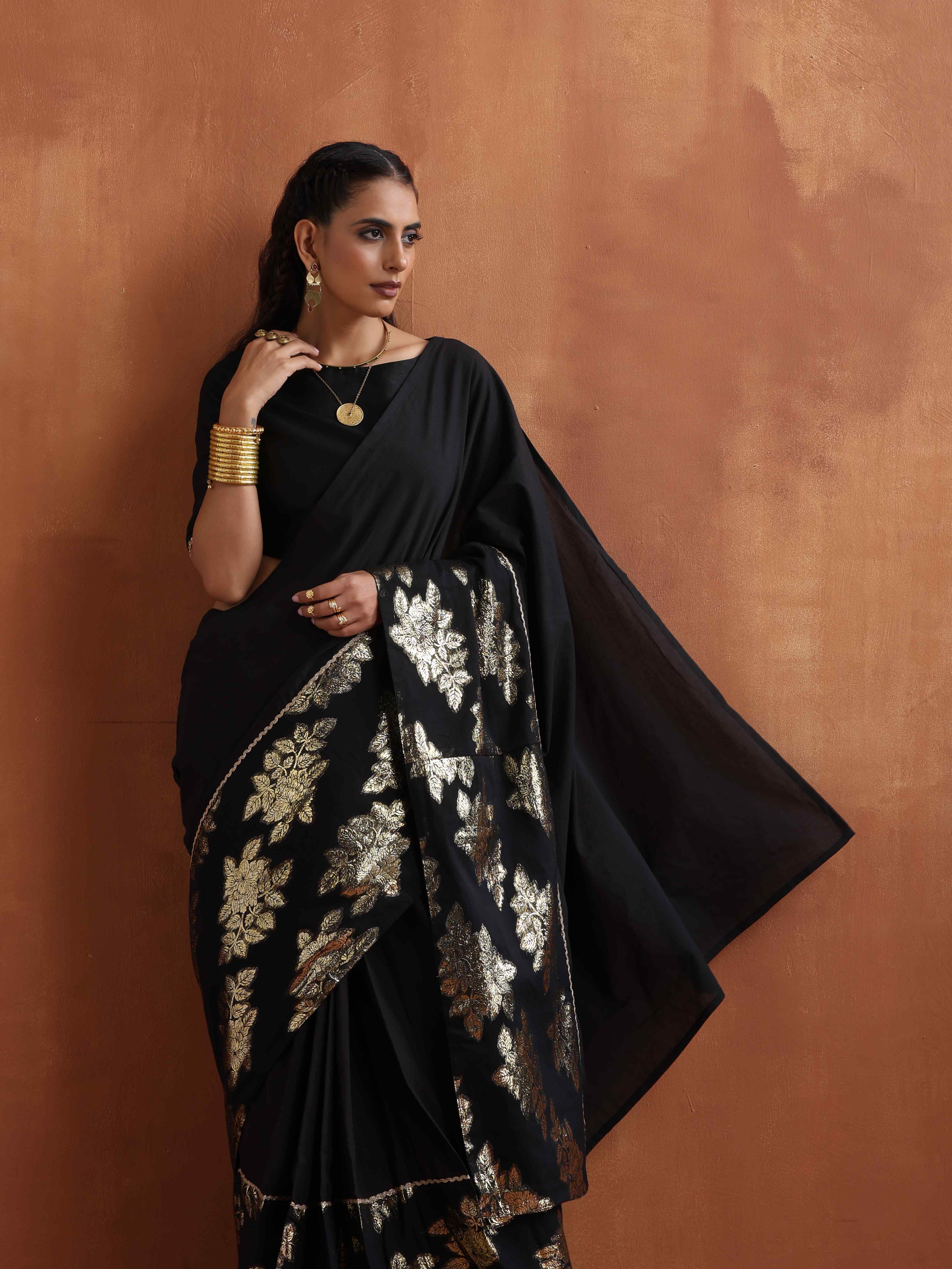 trueBrowns Black Metallic Saree